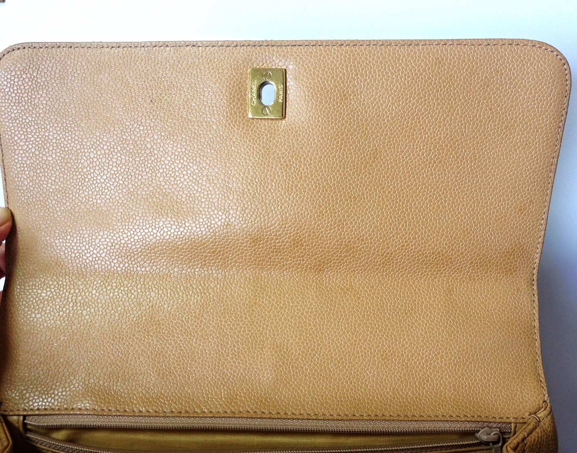 Vintage CHANEL beige brown caviar leather kelly handbag with golden CC closure.  2