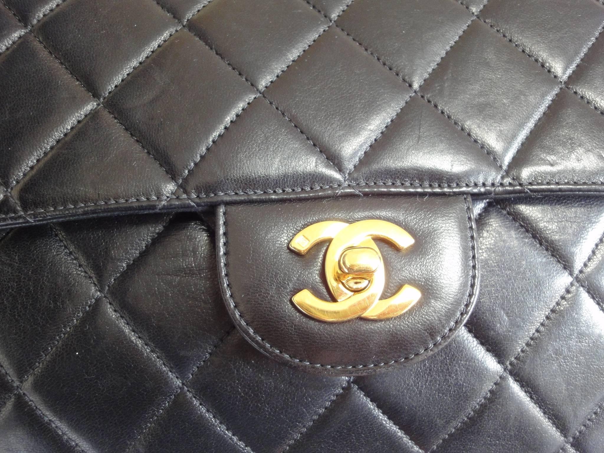 Vintage CHANEL black lambskin 2.55 jumbo, large shoulder bag, double side flaps In Good Condition In Kashiwa, Chiba