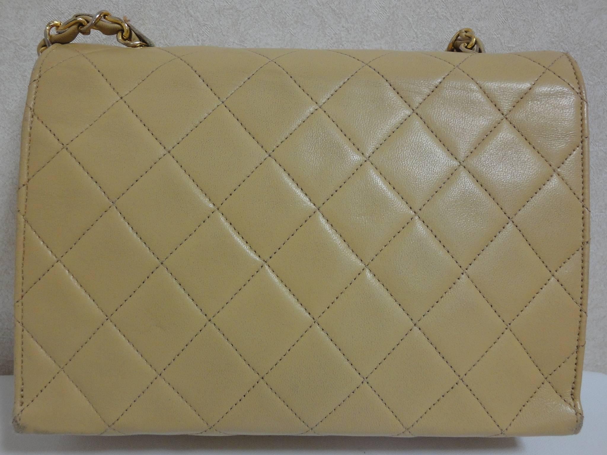 Brown 1980s Vintage CHANEL beige quilted lambskin chain shoulder purse with large CC