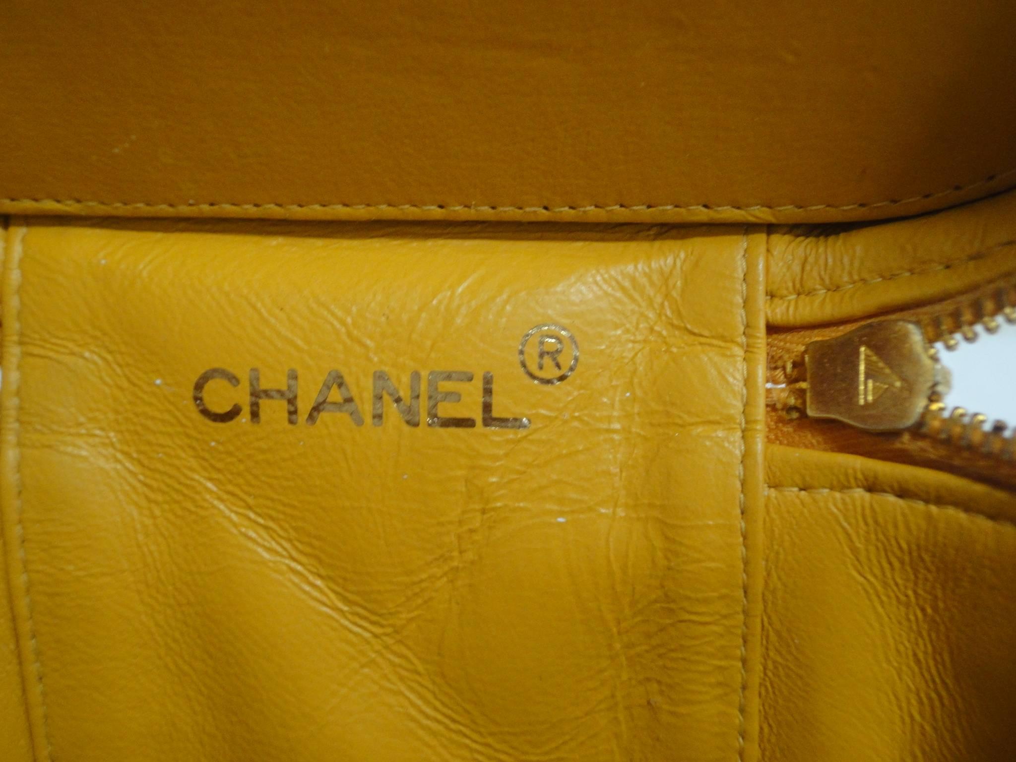 Vintage CHANEL yellow quilted lambskin cosmetic, make up case, mini handbag 5