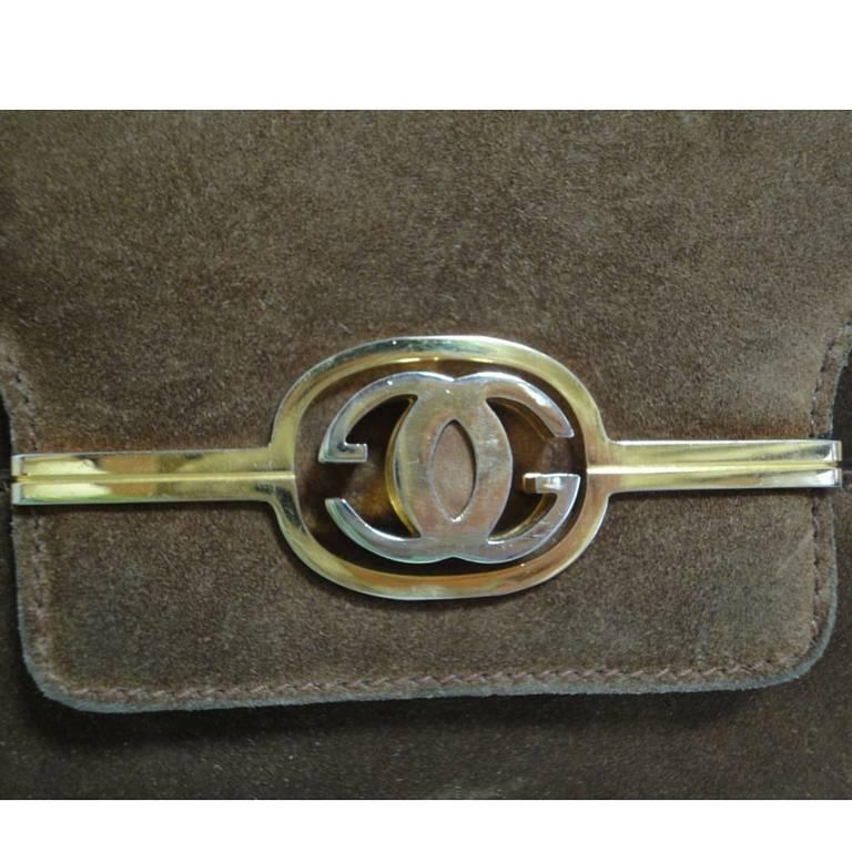 Black Vintage Gucci tanned brown suede leather shoulder clutch bag with golden logo. 