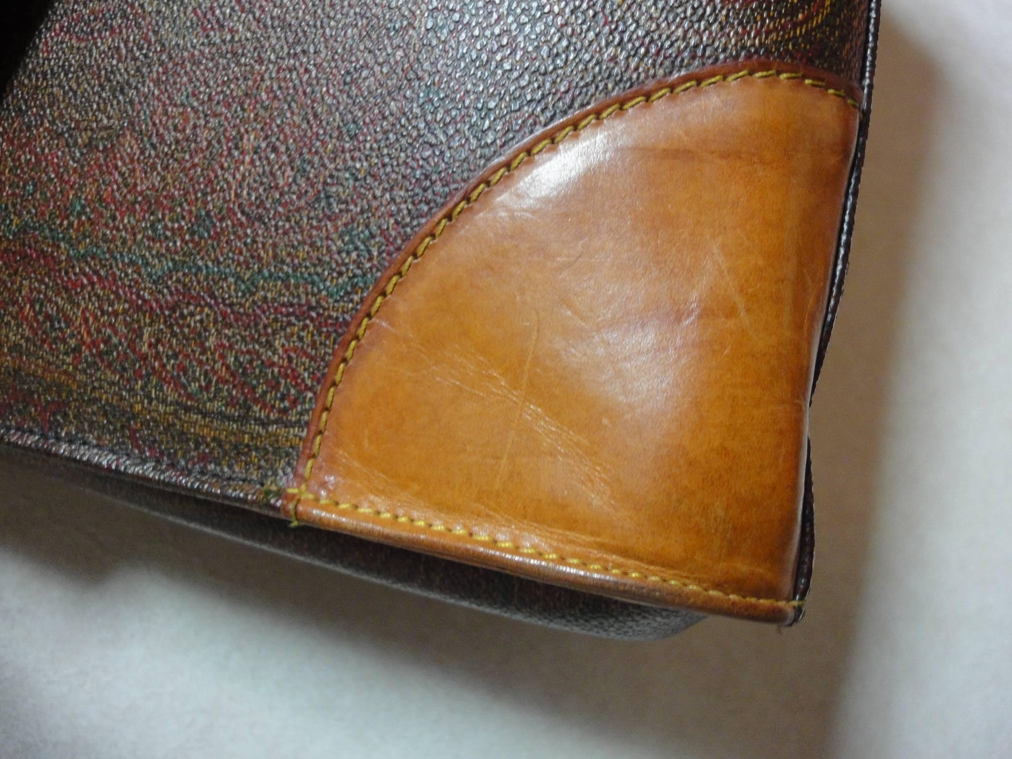 Vintage ETRO iconic paisley pattern handbag purse with leather shoulder strap In Good Condition In Kashiwa, Chiba