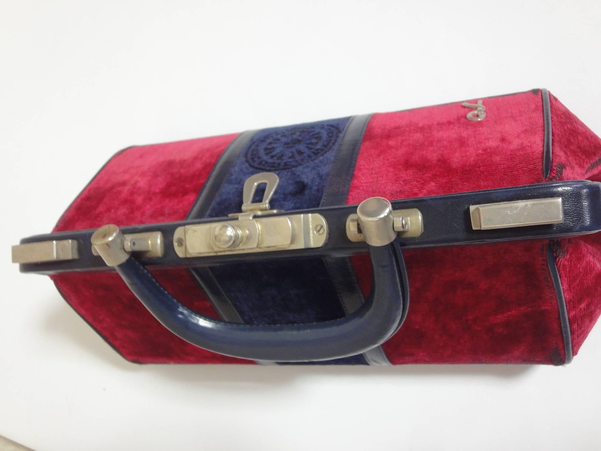 70's, 80's vintage Roberta di Camerino red and navy velvet doctor handbag 1