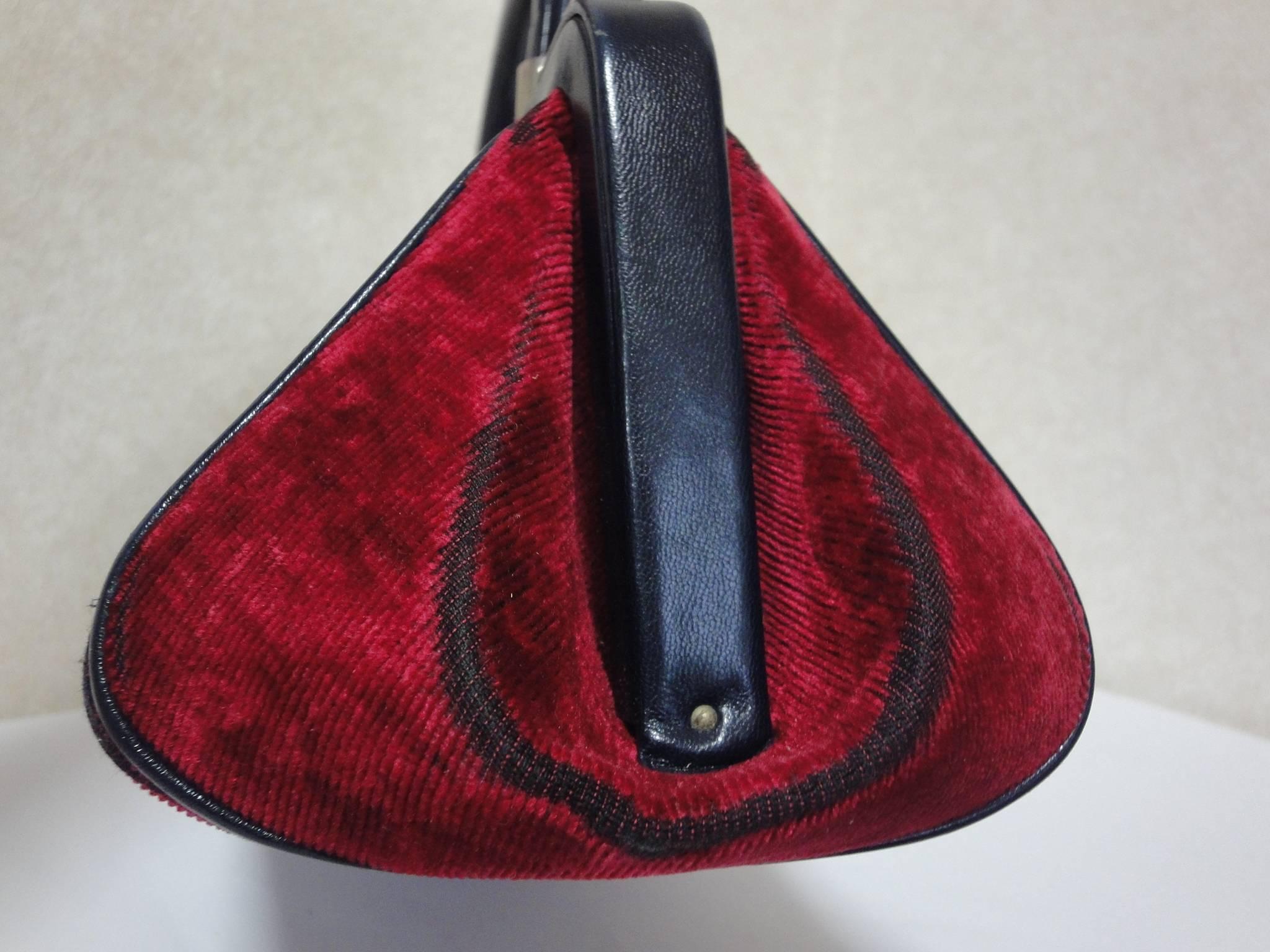 Women's 70's, 80's vintage Roberta di Camerino red and navy velvet doctor handbag
