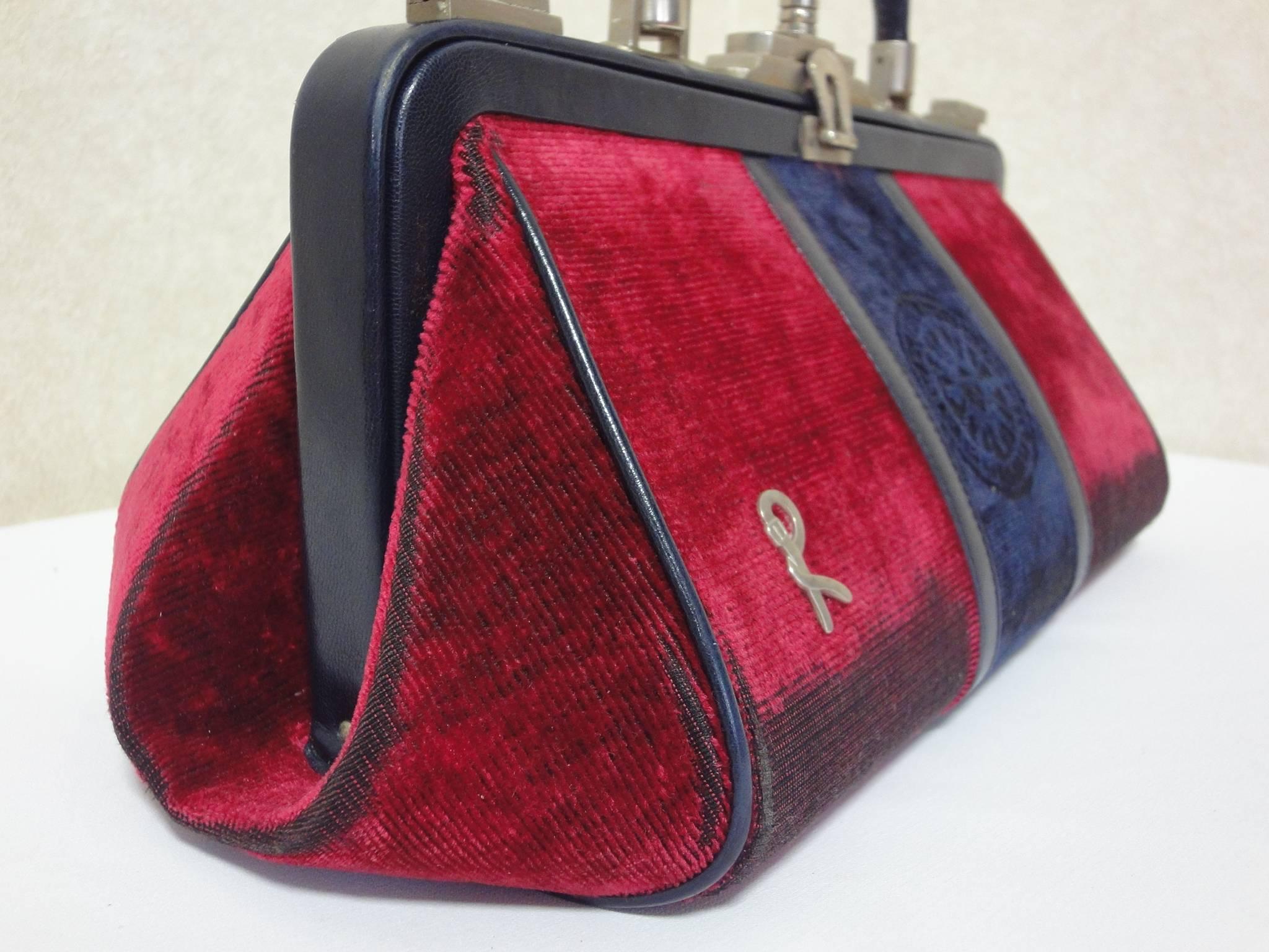 70's, 80's vintage Roberta di Camerino red and navy velvet doctor handbag In Fair Condition In Kashiwa, Chiba
