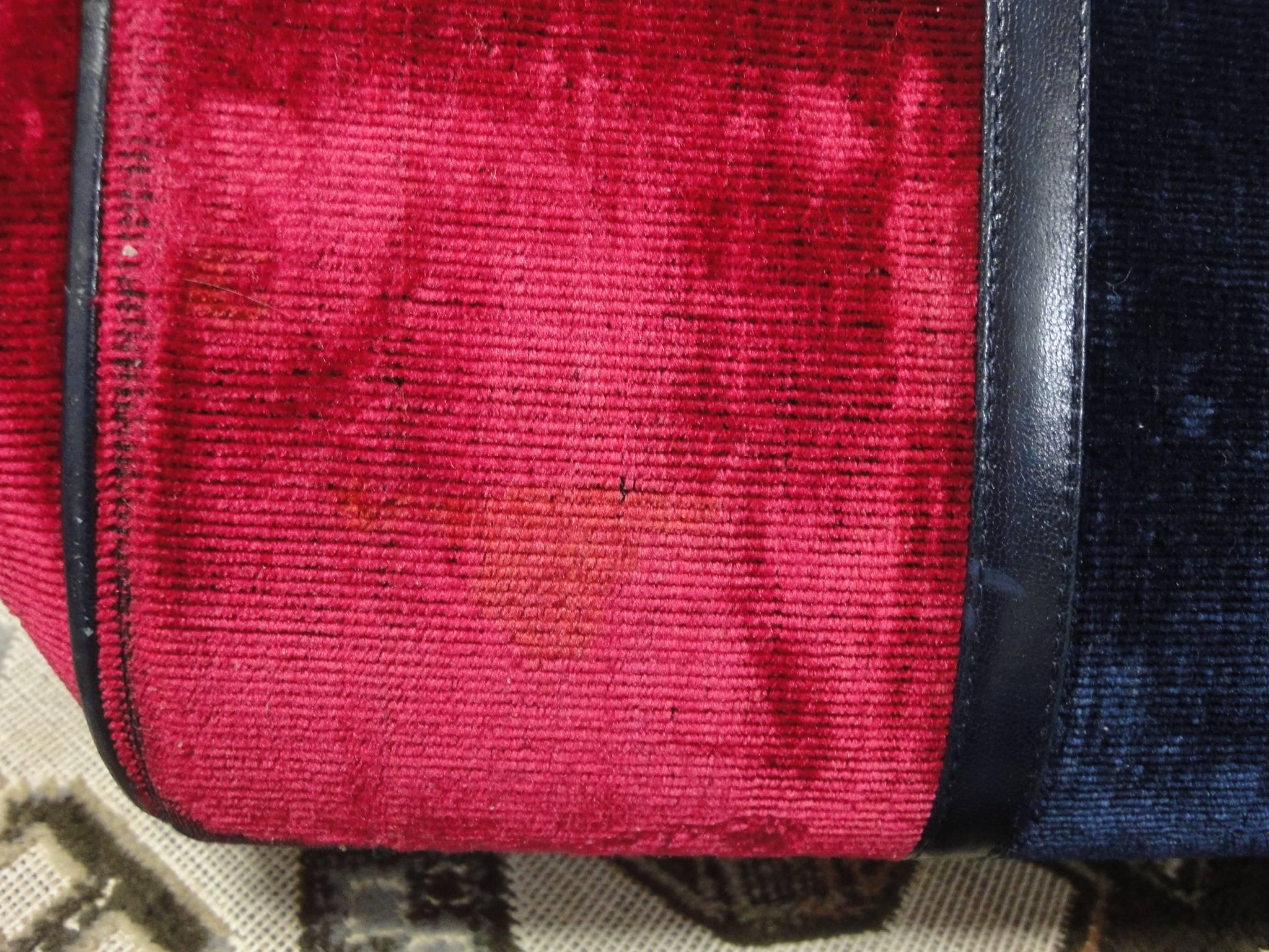 70's, 80's vintage Roberta di Camerino red and navy velvet doctor handbag 3