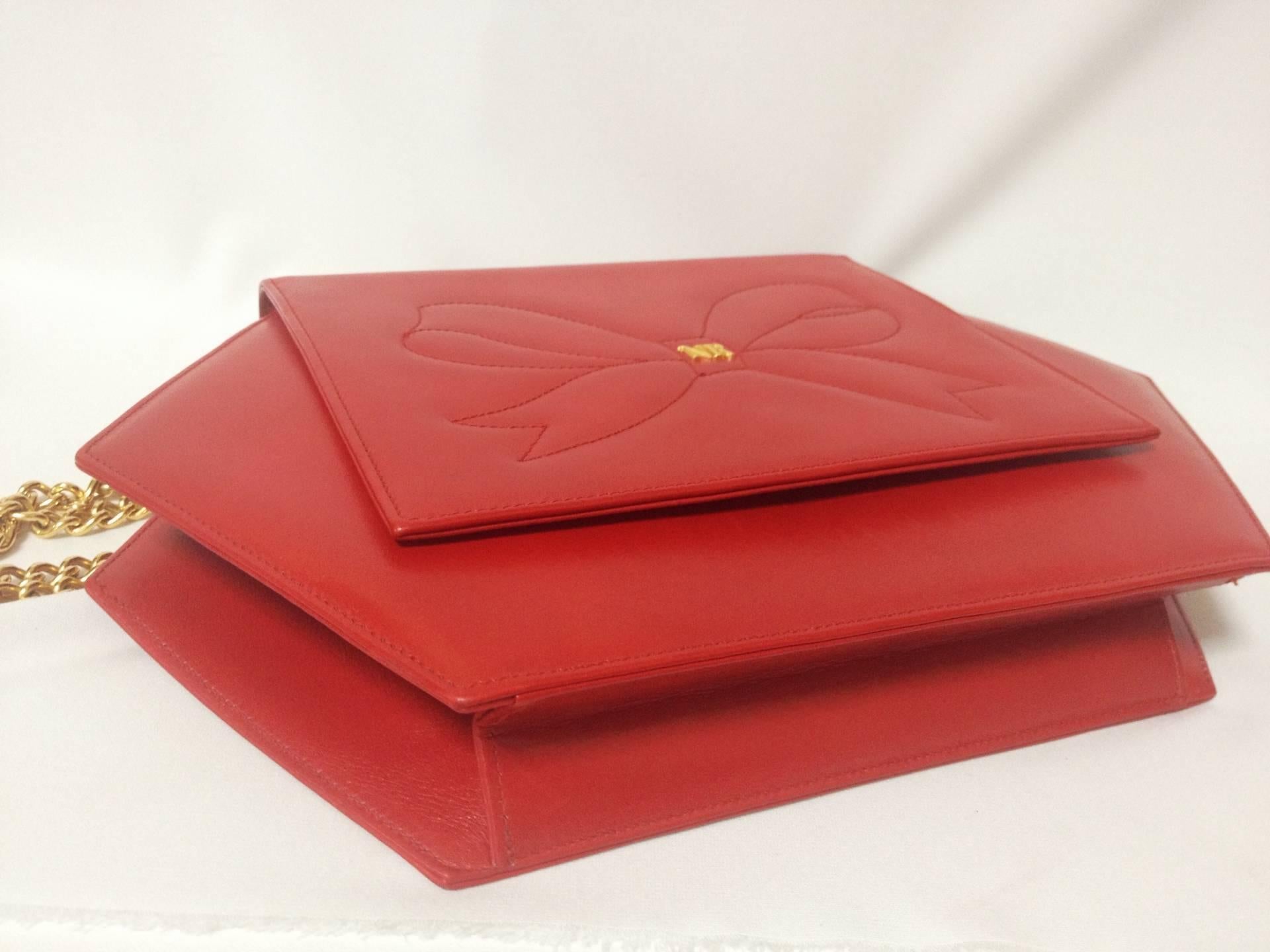 Vintage Nina Ricci red leather hexagon shape clutch shoulder bag with large bow In Excellent Condition In Kashiwa, Chiba