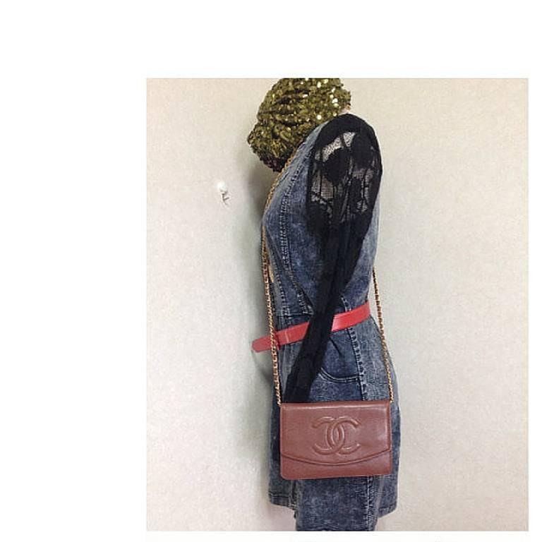 MINT. Vintage CHANEL brown caviar shoulder clutch chain bag, iPhone, wallet. For Sale 2