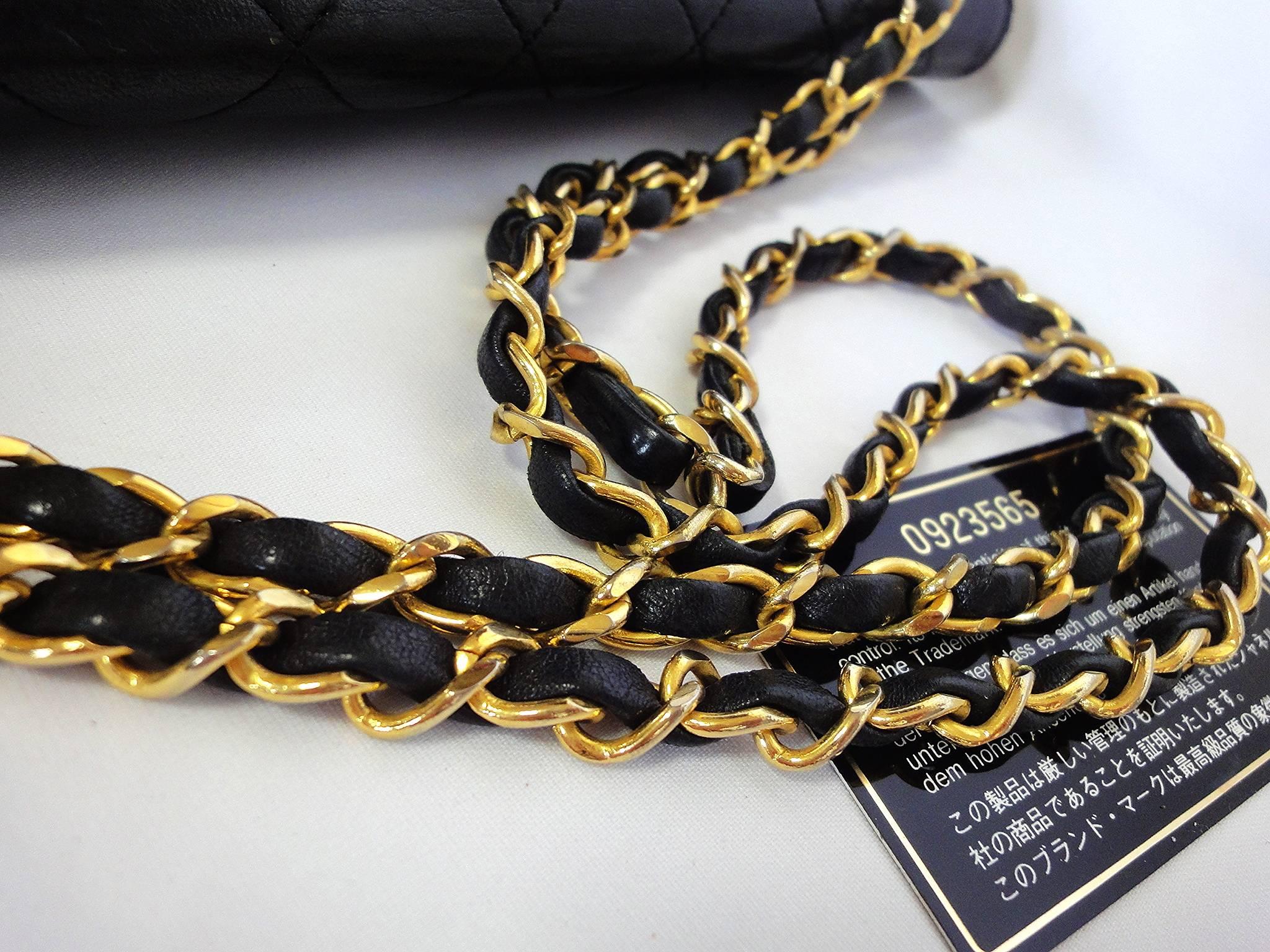 1980's vintage Chanel black 2.55 classic double flap bag with golden chain strap In Good Condition In Kashiwa, Chiba