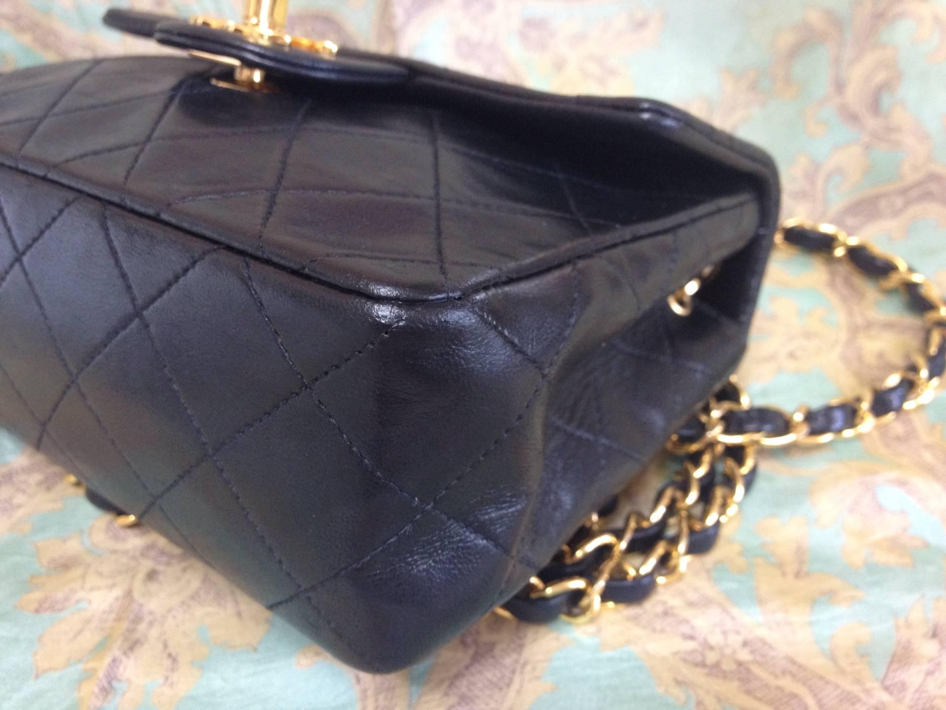 Women's Vintage CHANEL black lamb leather flap chain shoulder bag, classic 2.55 mini bag
