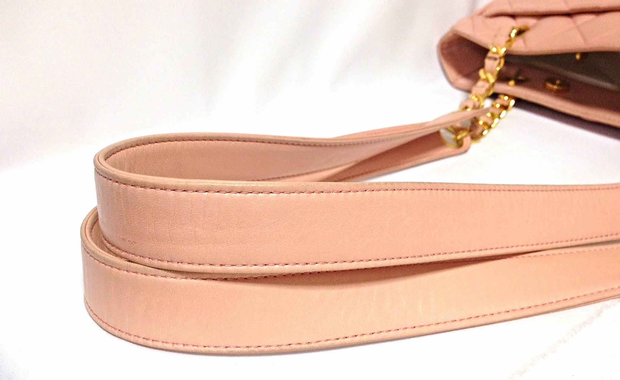 Vintage CHANEL milky pink lambskin shoulder tote bag with gold tone chain straps For Sale 3