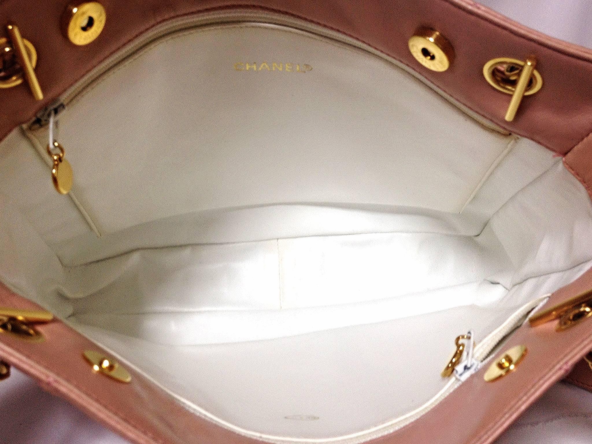 Vintage CHANEL milky pink lambskin shoulder tote bag with gold tone chain straps For Sale 2