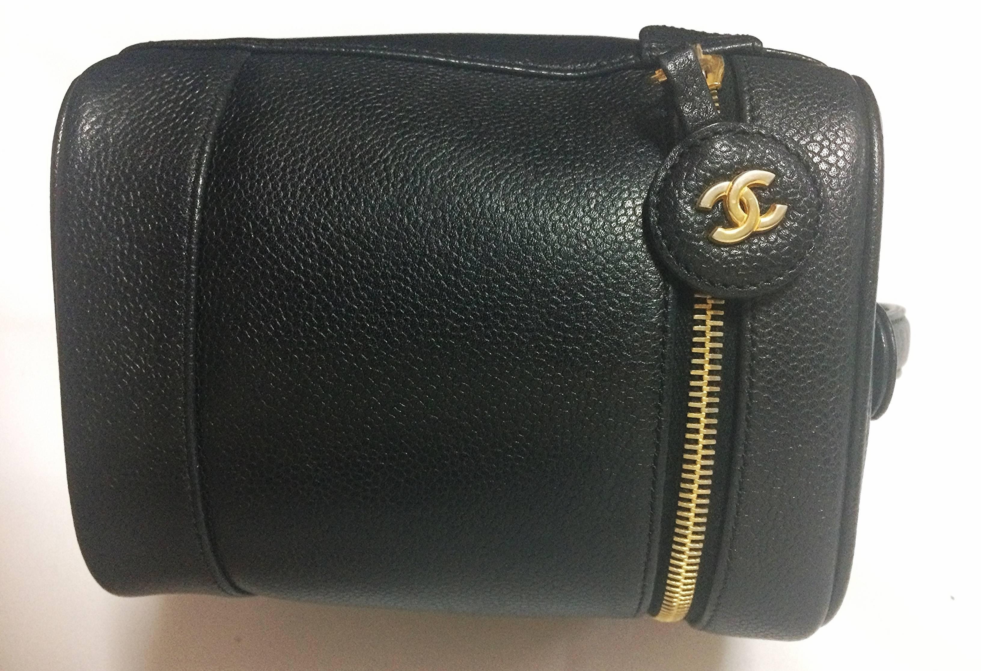 Vintage CHANEL black caviar cosmetic and toiletry mini bag, party vanity bag. In Excellent Condition In Kashiwa, Chiba