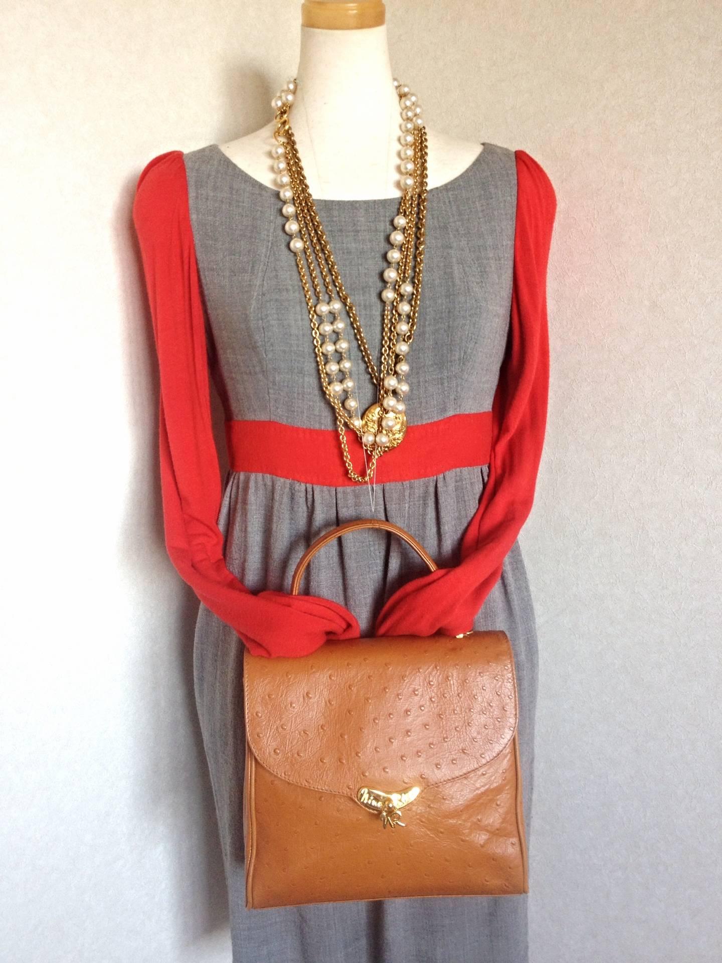 MINT. Vintage Nina Ricci tan brown ostrich-embossed leather handbag purse. For Sale 2