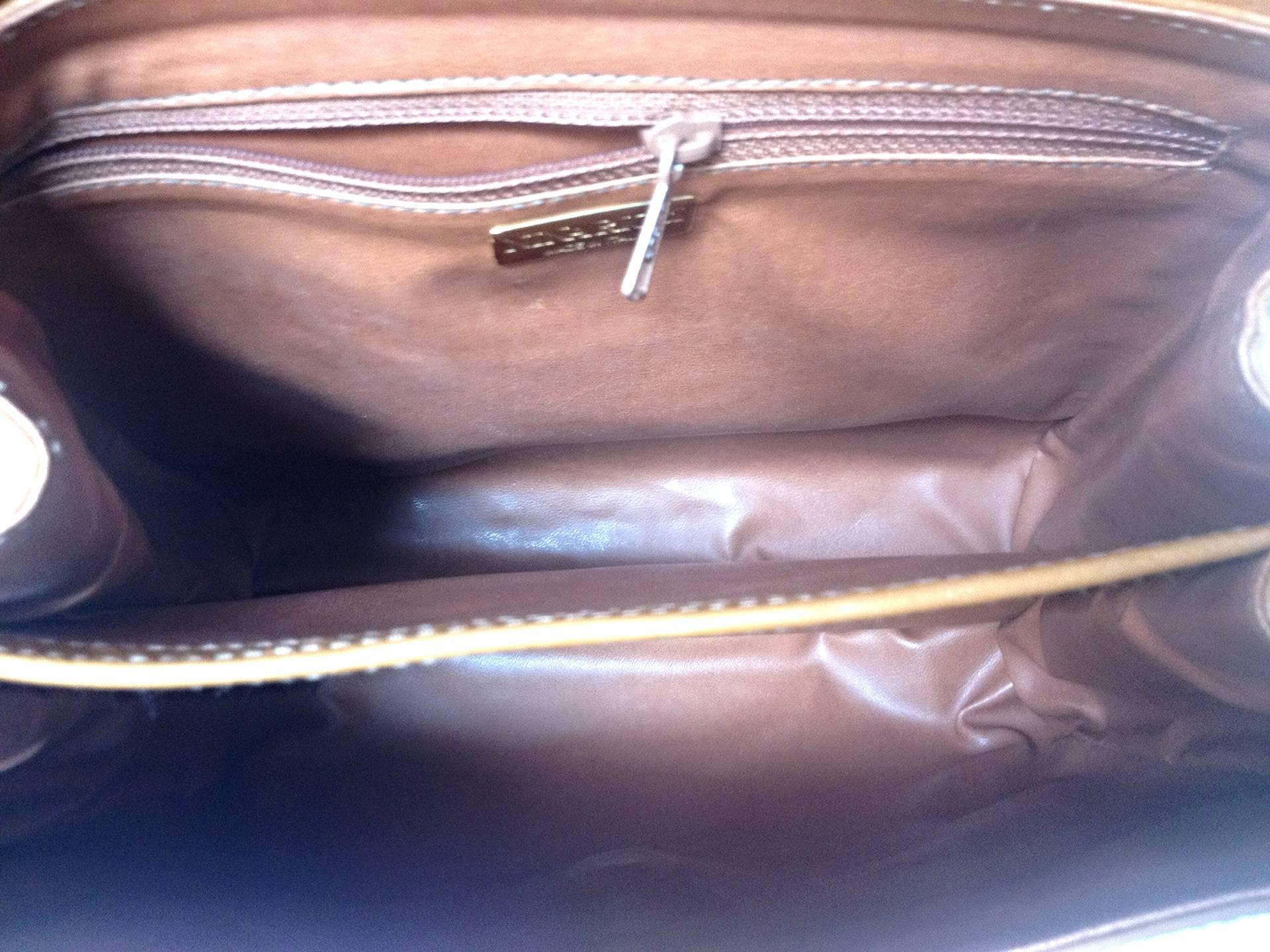 MINT. Vintage Nina Ricci tan brown ostrich-embossed leather handbag purse. For Sale 1