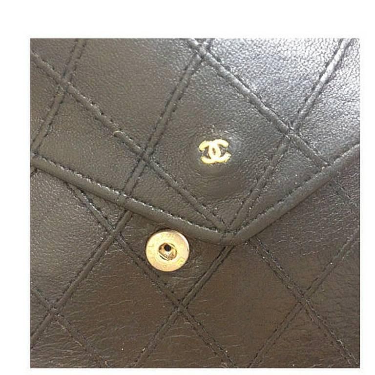 1980s. Vintage CHANEL goatskin black wallet, bill, card, checkbook, and passport case purse with mini CC motif. Classic unisex style.

Introducing a CHANEL vintage functional wallet in black goatskin from the 80s.
Wallet, coin case, passport