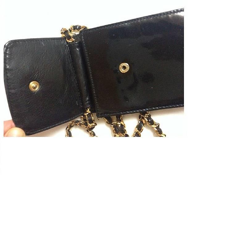 Vintage CHANEL black patent enamel leather mini pouch purse with golden chain 2