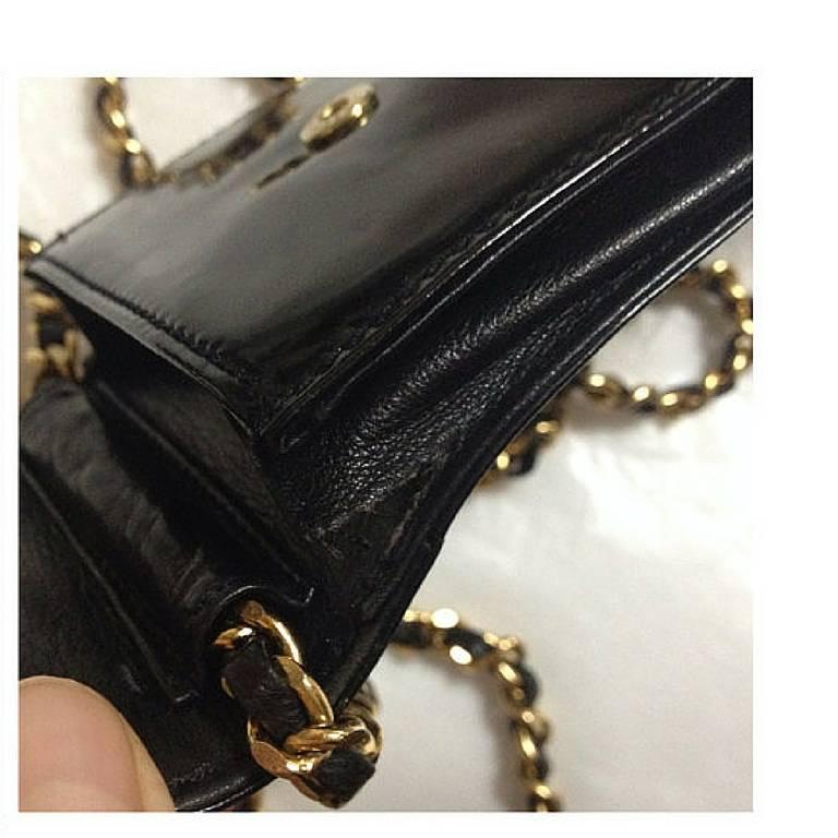 Vintage CHANEL black patent enamel leather mini pouch purse with golden chain 3
