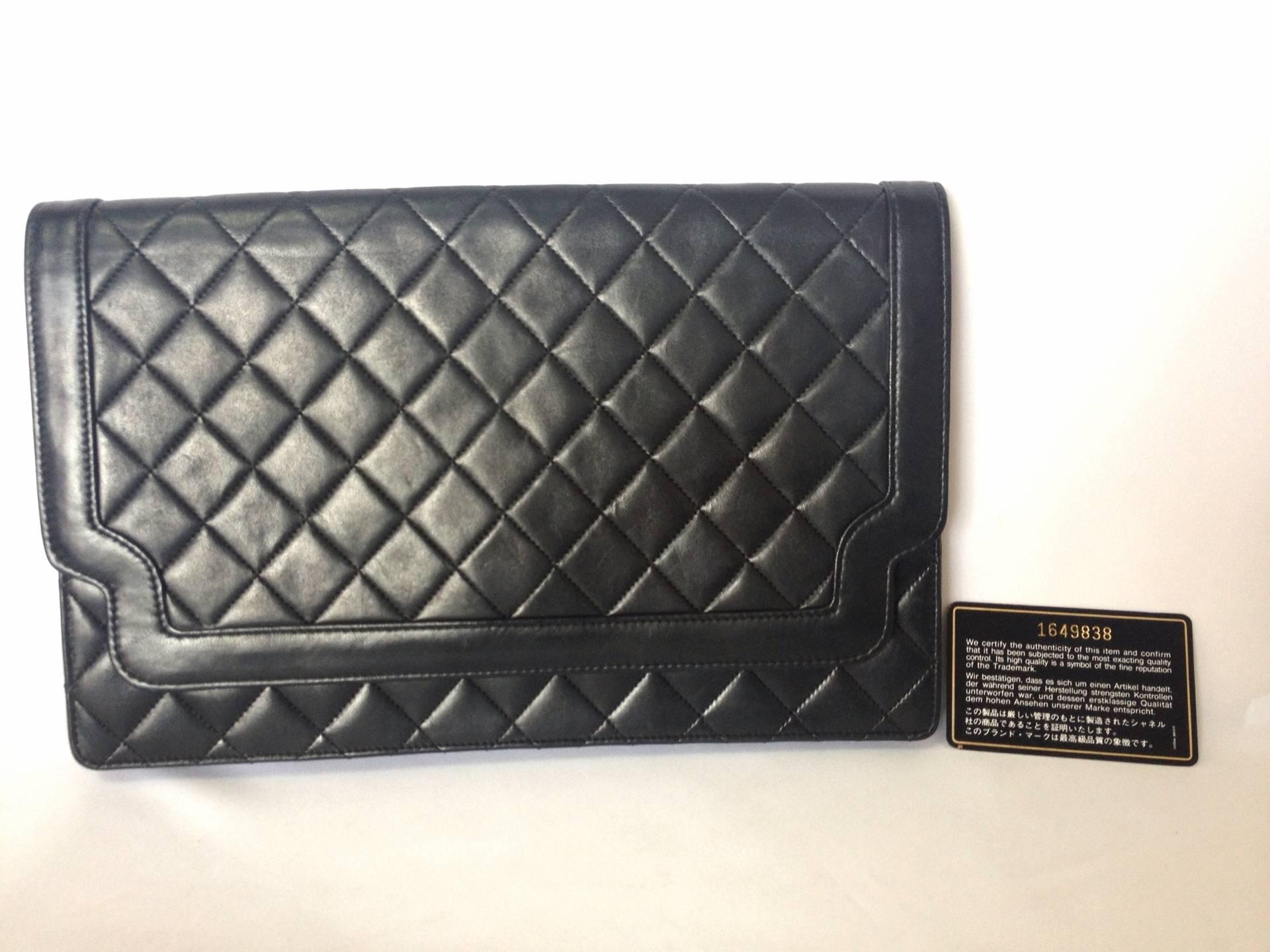 Vintage CHANEL classic black quilted lambskin document clutch purse. Classic bag 3