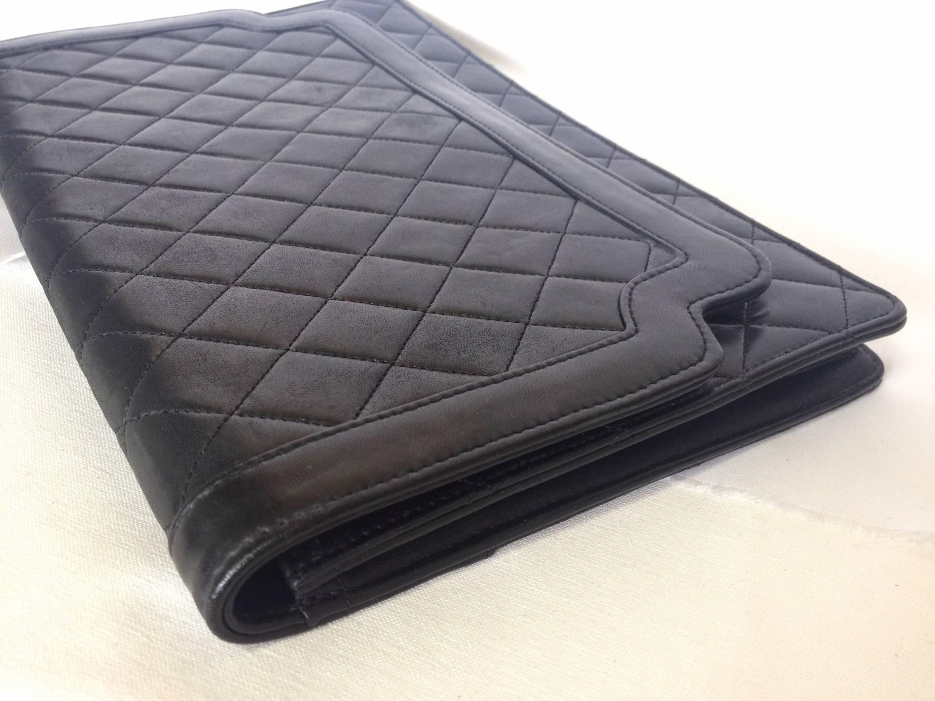 Vintage CHANEL classic black quilted lambskin document clutch purse. Classic bag In Excellent Condition In Kashiwa, Chiba