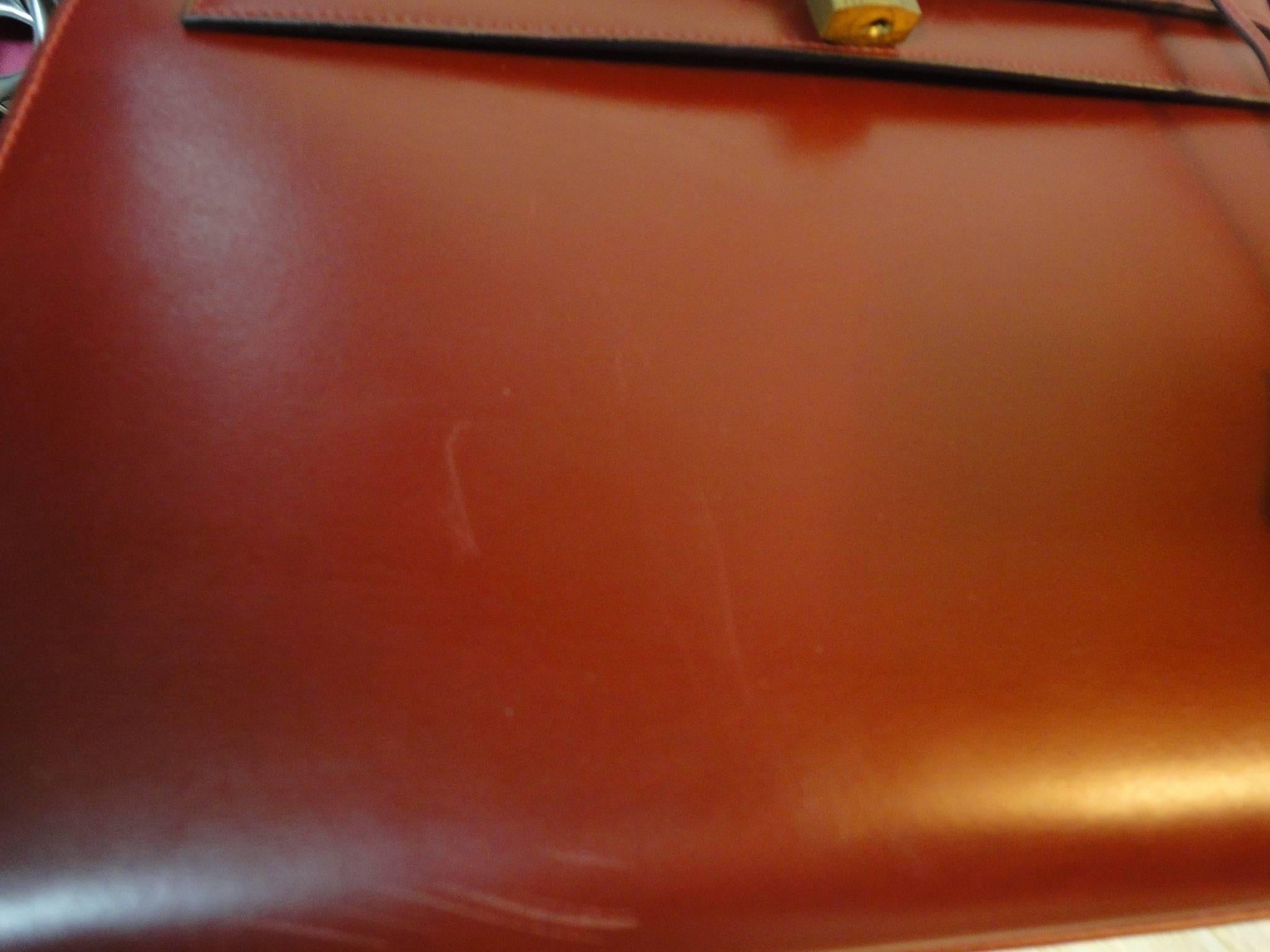 De las mujeres Años 80 Vintage HERMES Kelly 32 bolso rouge caja ceniza piel de becerro. Rojo, marrón.