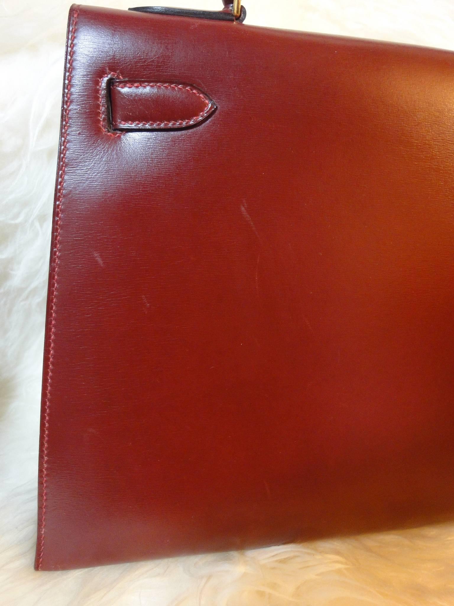 Women's 1980s Vintage HERMES Kelly 32 bag rouge ash box calf leather. Red, brown.