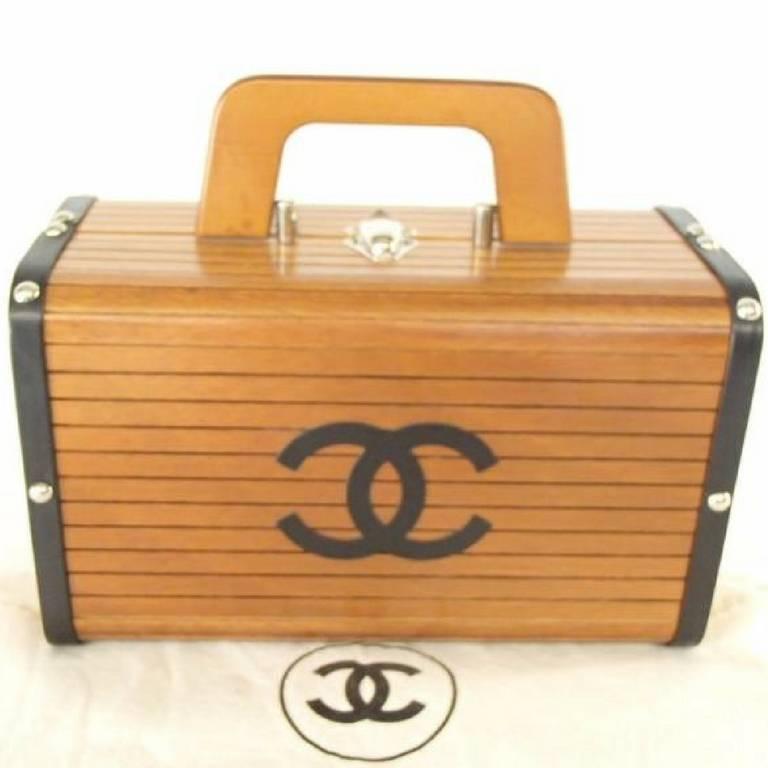MINT! 90s Vintage CHANEL genuine wood handbag, mini trunk case with black cc mar In Excellent Condition In Kashiwa, Chiba