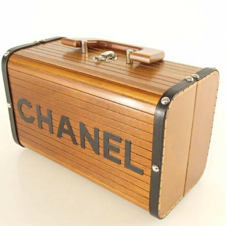 MINT! 90s Vintage CHANEL genuine wood handbag, mini trunk case with black cc mar 1