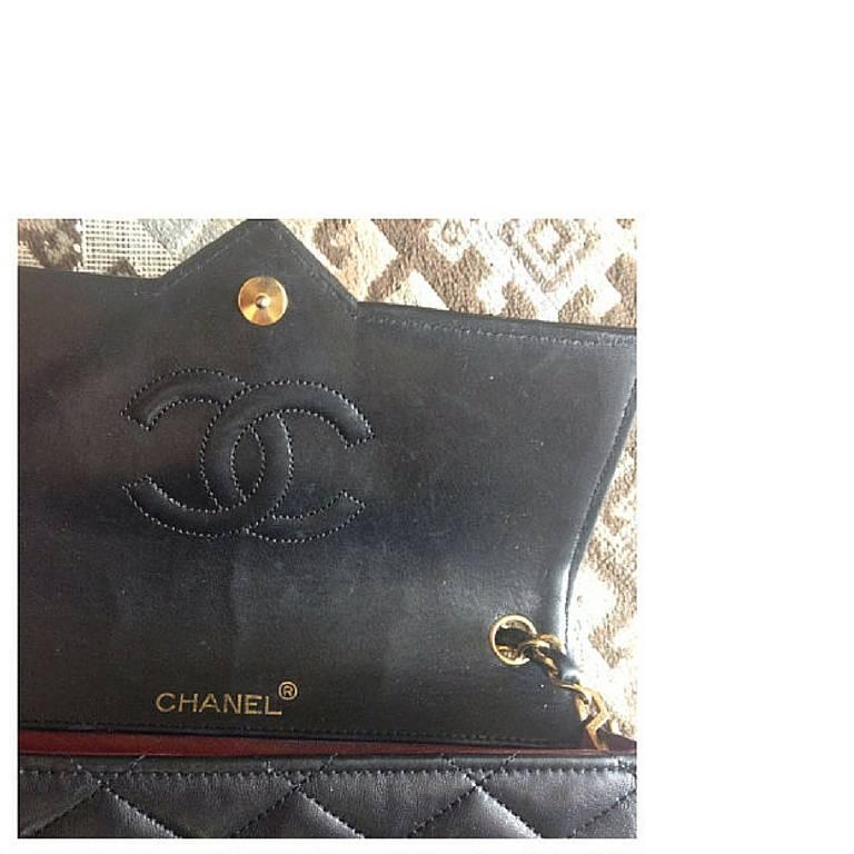 80's vintage CHANEL black lambskin shoulder bag with golden large CC 2.55 style. 2