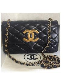 80's vintage CHANEL black lambskin shoulder bag with golden large CC 2.55 style.