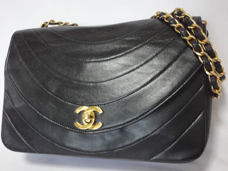 80's Vintage CHANEL wave oval U stitch black lamb leather classic 2.55 flap  bag