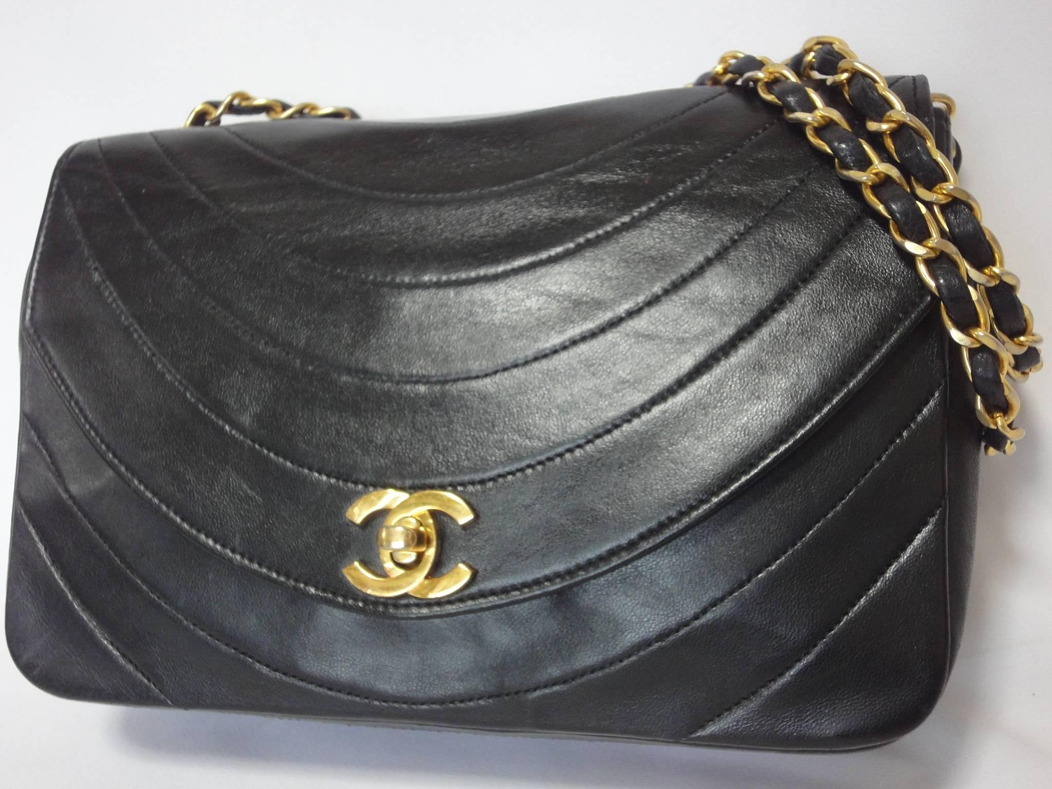1980's Vintage CHANEL unique oval U stitch black lamb leather classic 2.55 flap chain shoulder bag. Must have rare purse France limited.

If you are a vintage CHANEL lover/collector, then this is a must-have piece for your collection!
Introducing