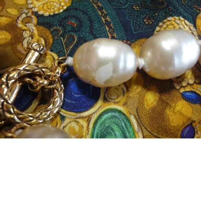 Vintage CHANEL extra large faux baroque pearl bracelet with golden logo hardware 1