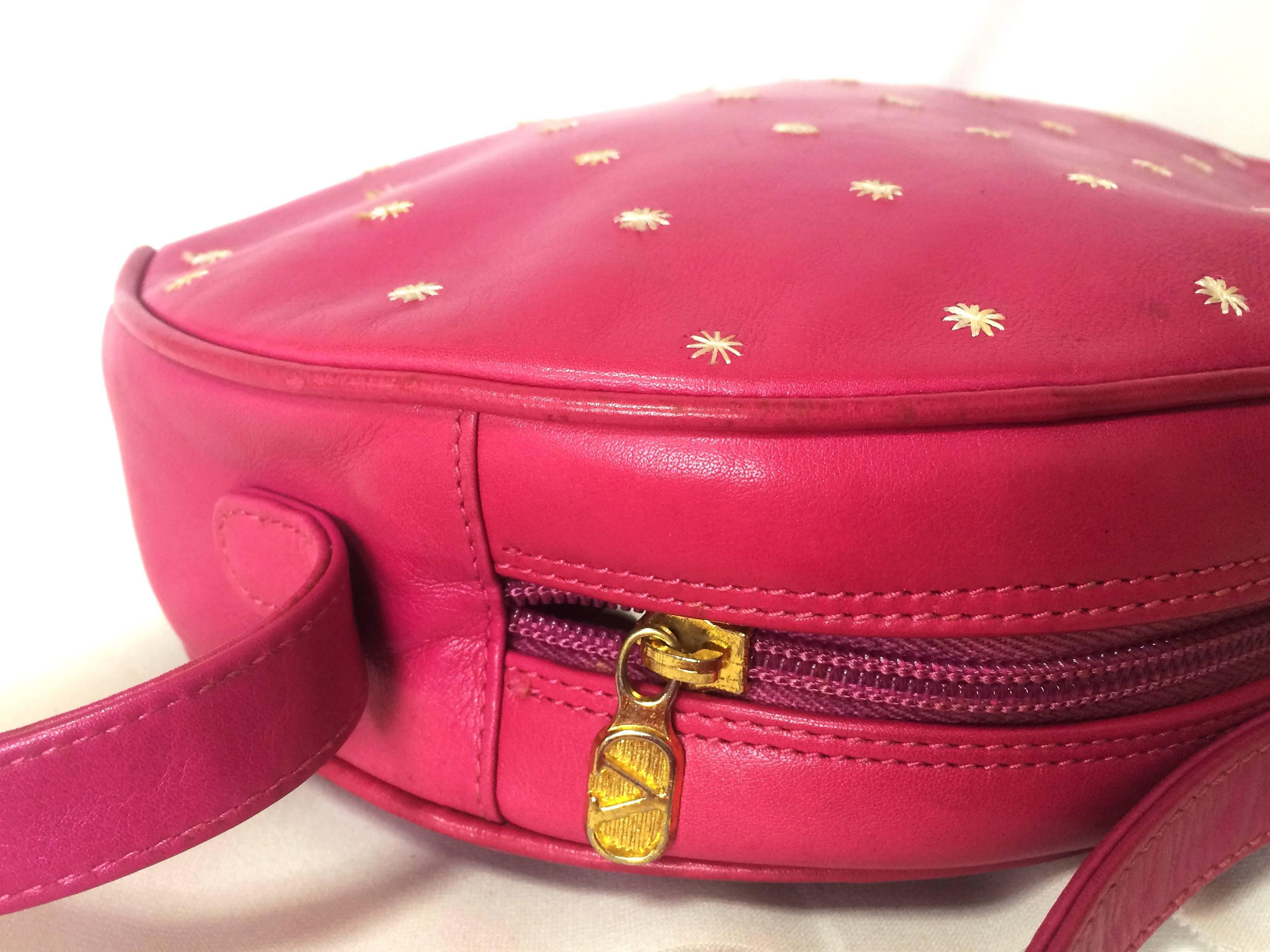 Vintage Valentino Garavani pink  round shape shoulder bag with white emboroidery For Sale 1