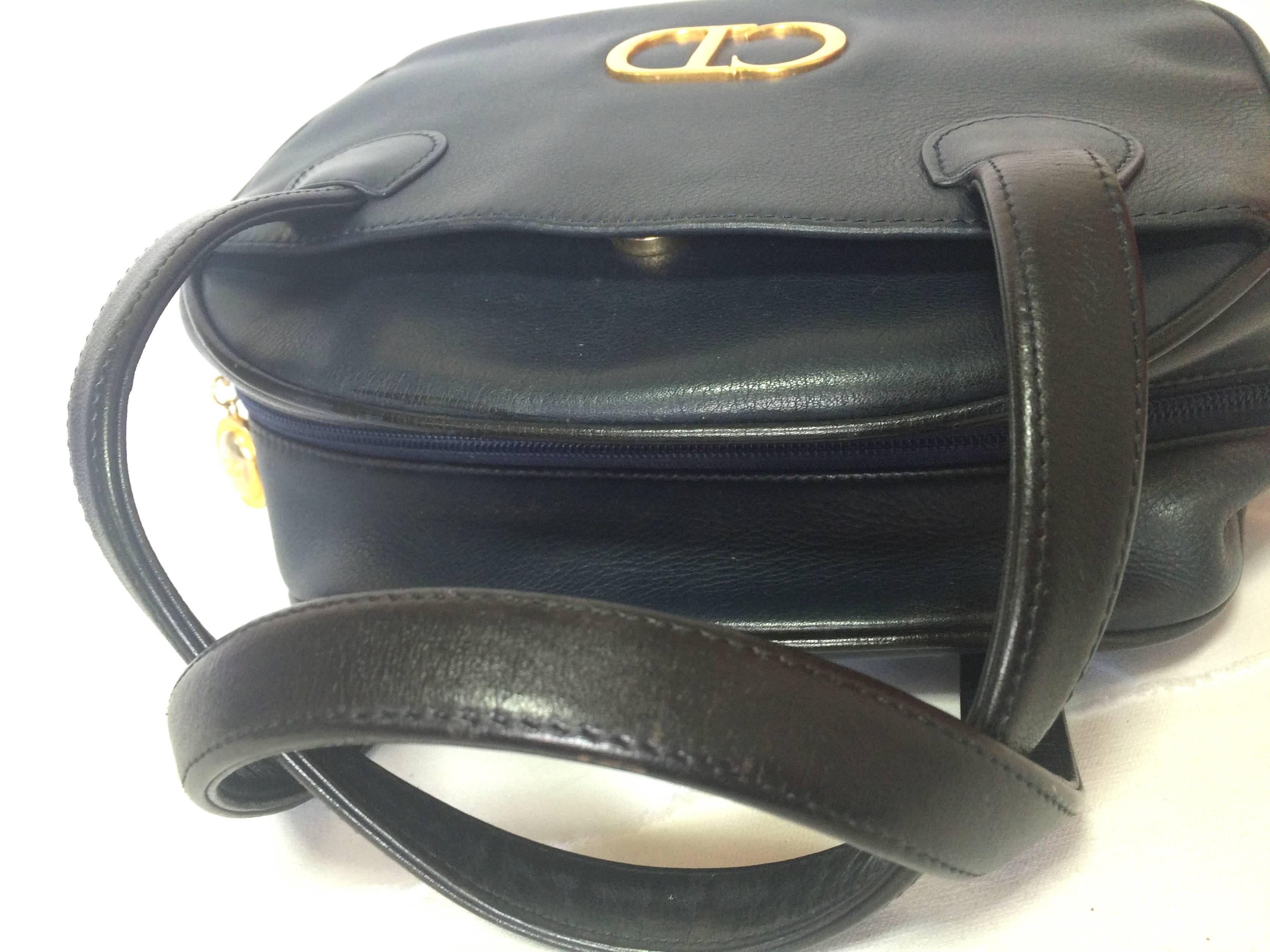Vintage Christian Dior navy bolide style handbag with golden large CD logo motif In Good Condition In Kashiwa, Chiba