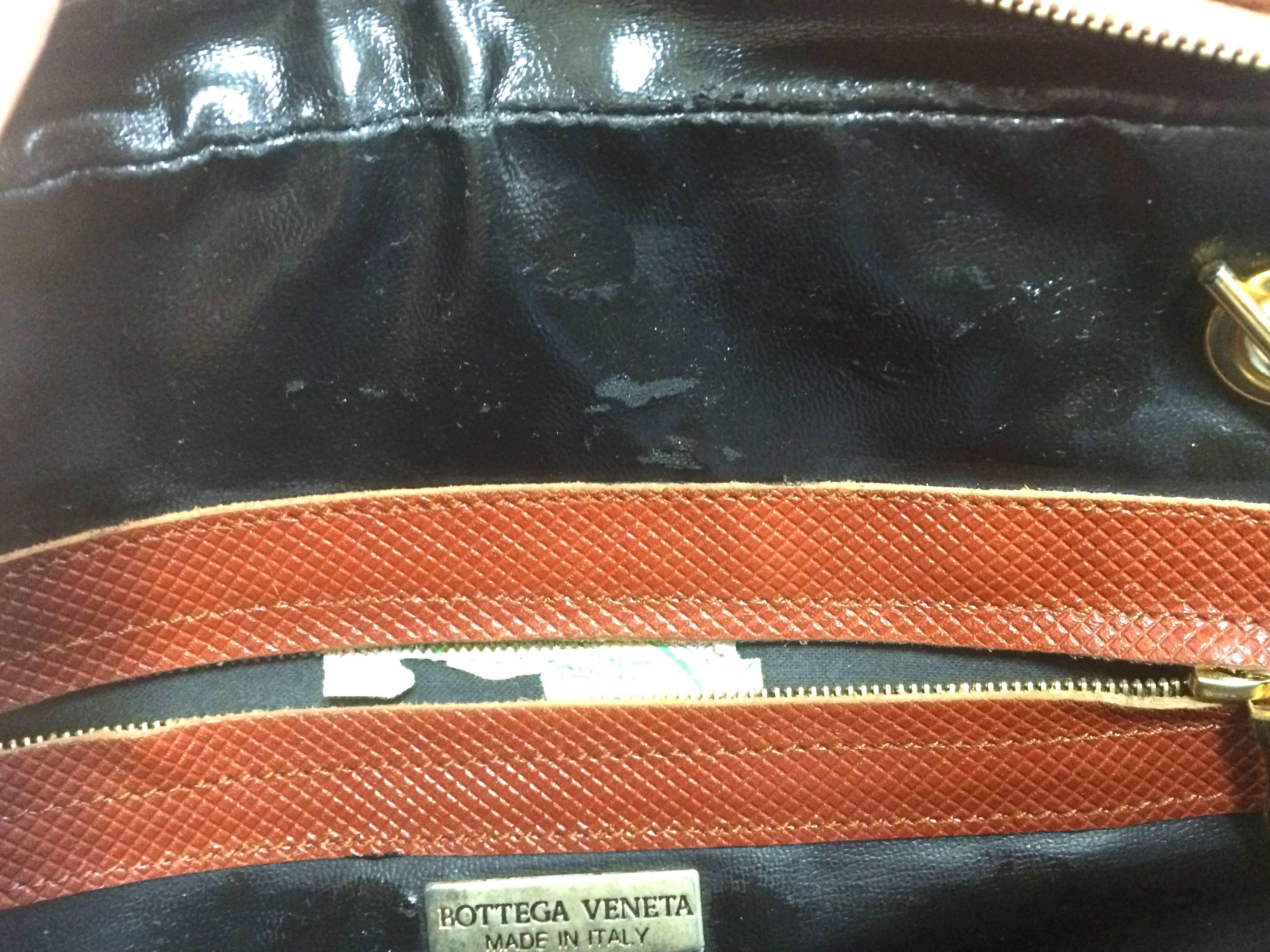 Vintage Bottega Veneta classic black shoulder bag with long brown intrecciato For Sale 3
