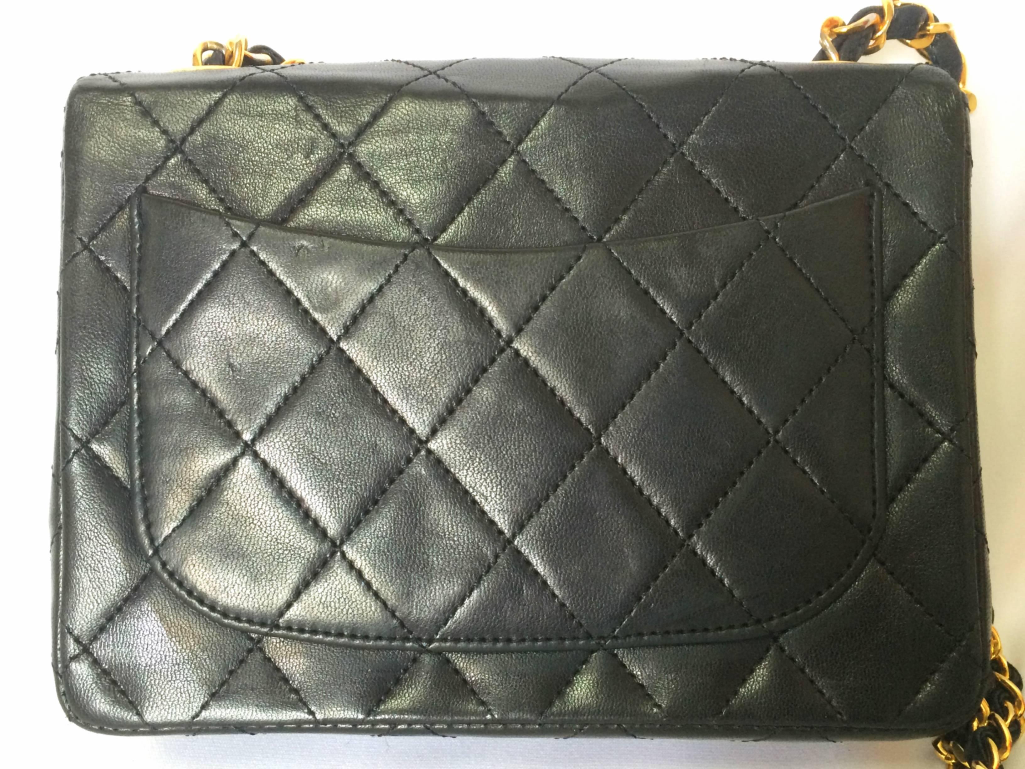 Black Vintage CHANEL black lamb leather flap chain shoulder bag, classic 2.55 mini bag For Sale