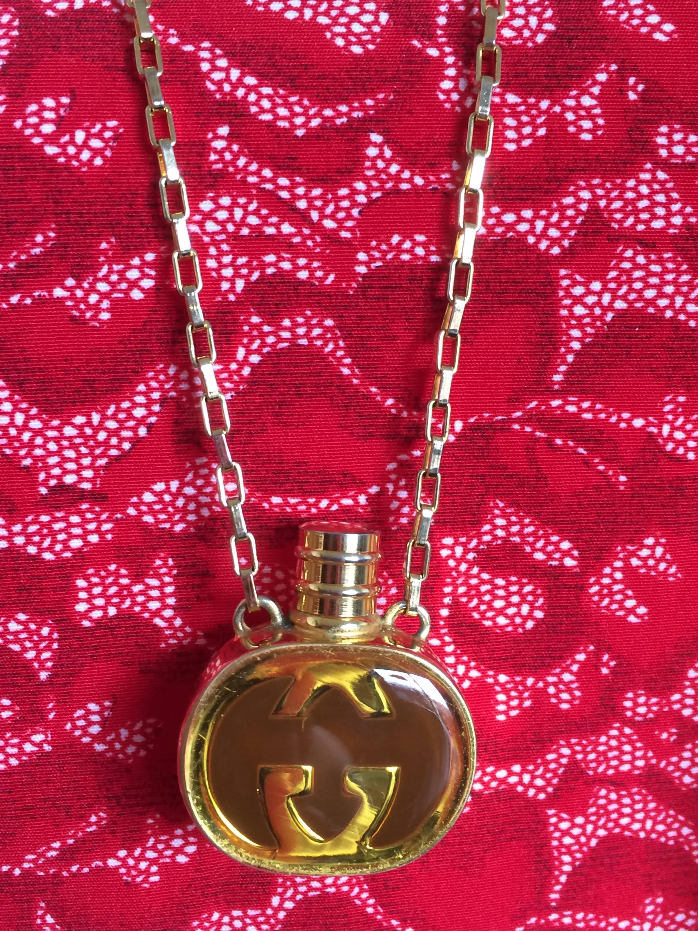 Vintage Gucci gold and brown round shape perfume bottle necklace In Good Condition In Kashiwa, Chiba