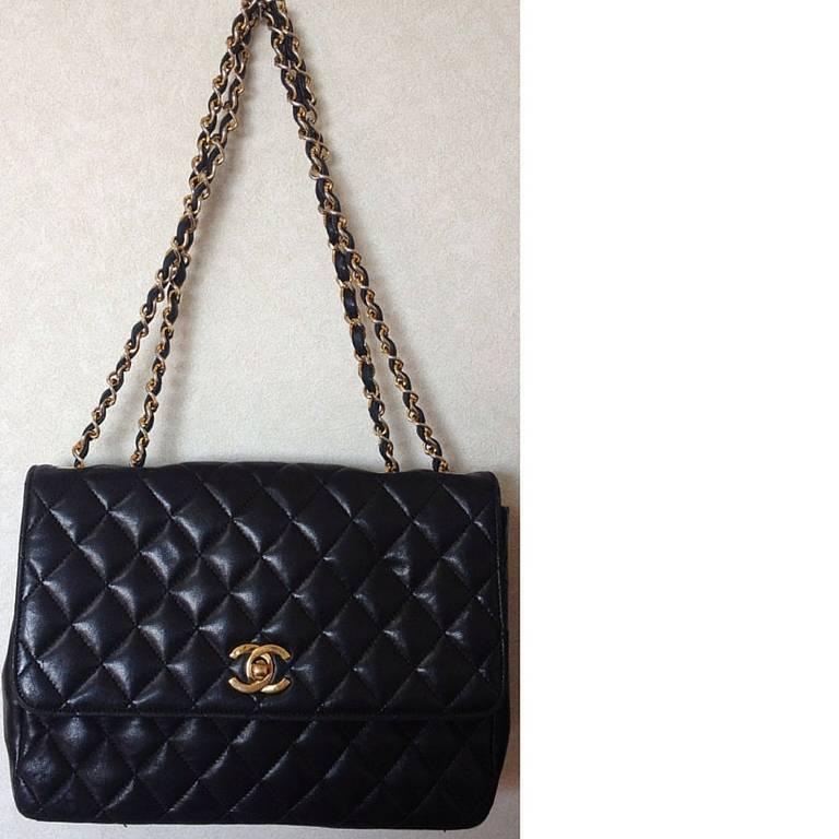 1980's vintage CHANEL classic 2.55 black lambskin double chain shoulder bag with golden CC closure. Perfect daily use bag

Introducing a vintage CHANEL black 2.55 lambskin shoulder bag with chain strap from the 80's.
One of the best vintage Chanel