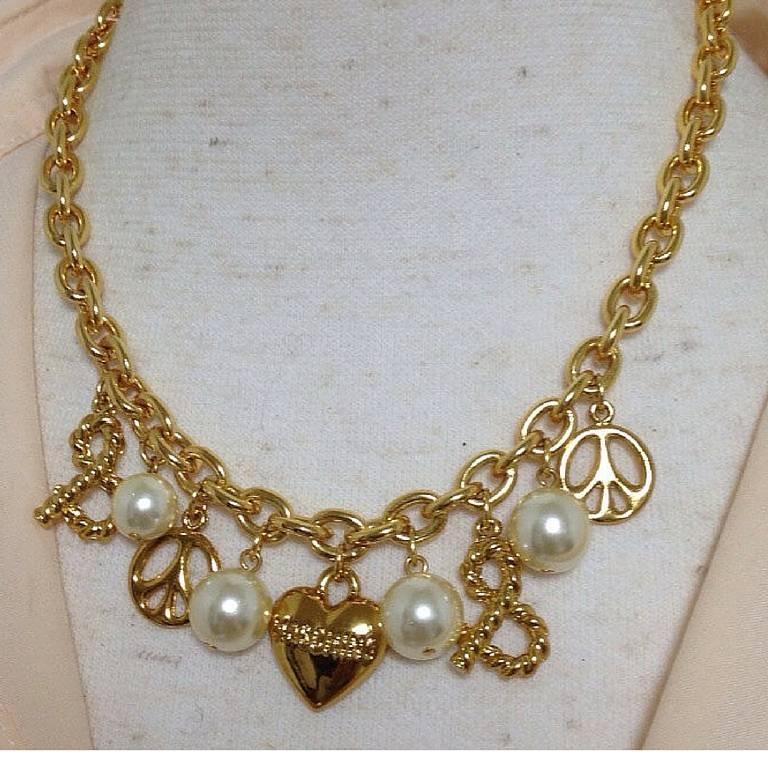 1990s. MINT. Vintage Moschino thick chain statement necklace with golden heart, peace mark, and big faux pearl balls.

Introducing another rare and fabulous jewelry necklace from MOSCHINO back in the 90's.
It is a gorgeous chain statement
