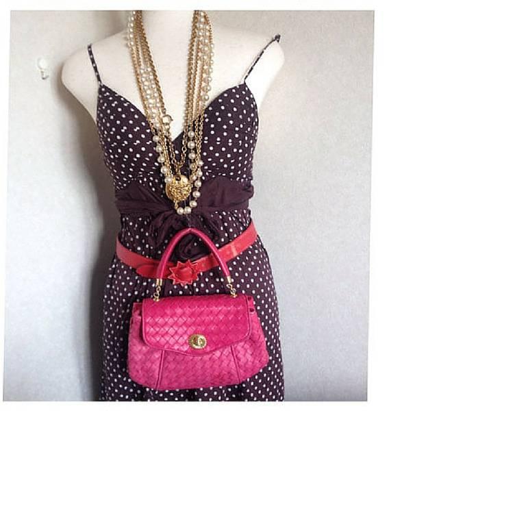 Vintage Bottega Veneta classic intrecciato woven leather handbag in hot pink. For Sale 3