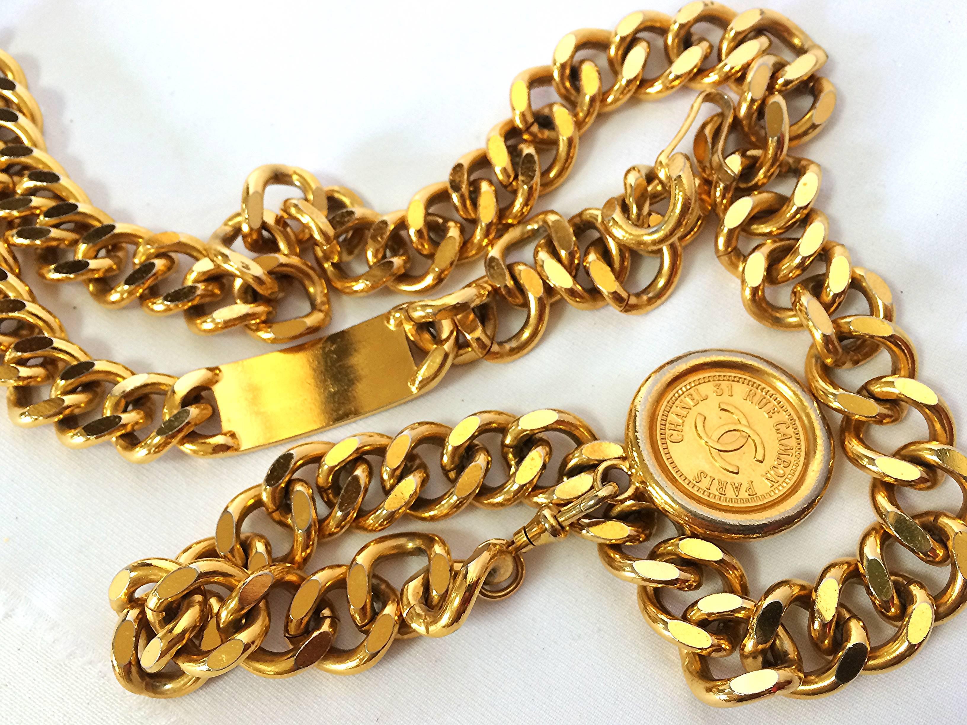 Women's Vintage CHANEL golden thick chain belt with a golden CC charm and logo plate. 