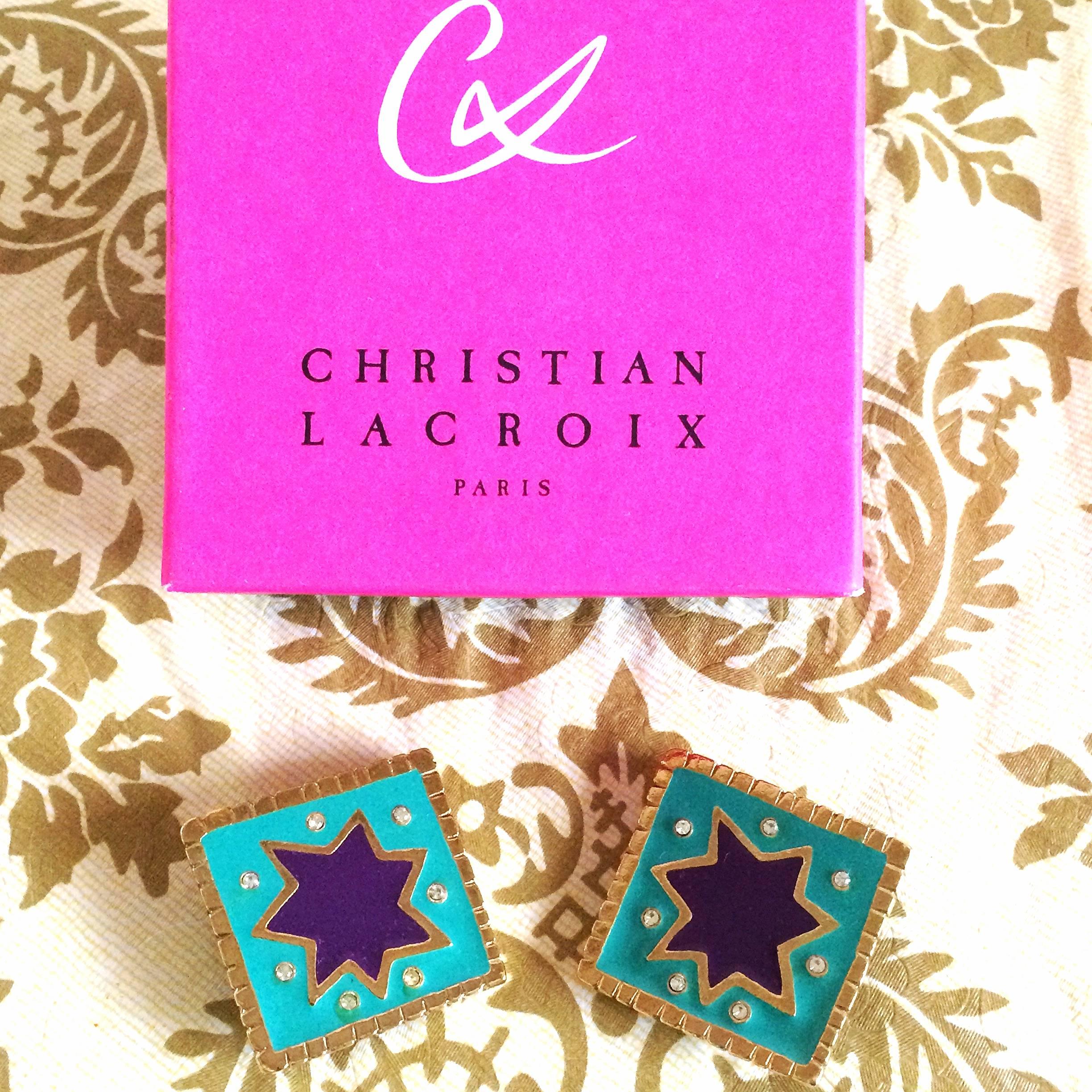 Vintage Christian Lacroix blue and purple enamel extra large square earrings with crystals. Rare statement jewelry. Great gift.

Introducing a 90's vintage Christian Lacroix blue and purple enamel coated golden earrings in square shape. Blue star