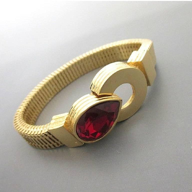 MINT. Vintage Givenchy golden flat chain bracelet with red Swarovski teardrop. 1