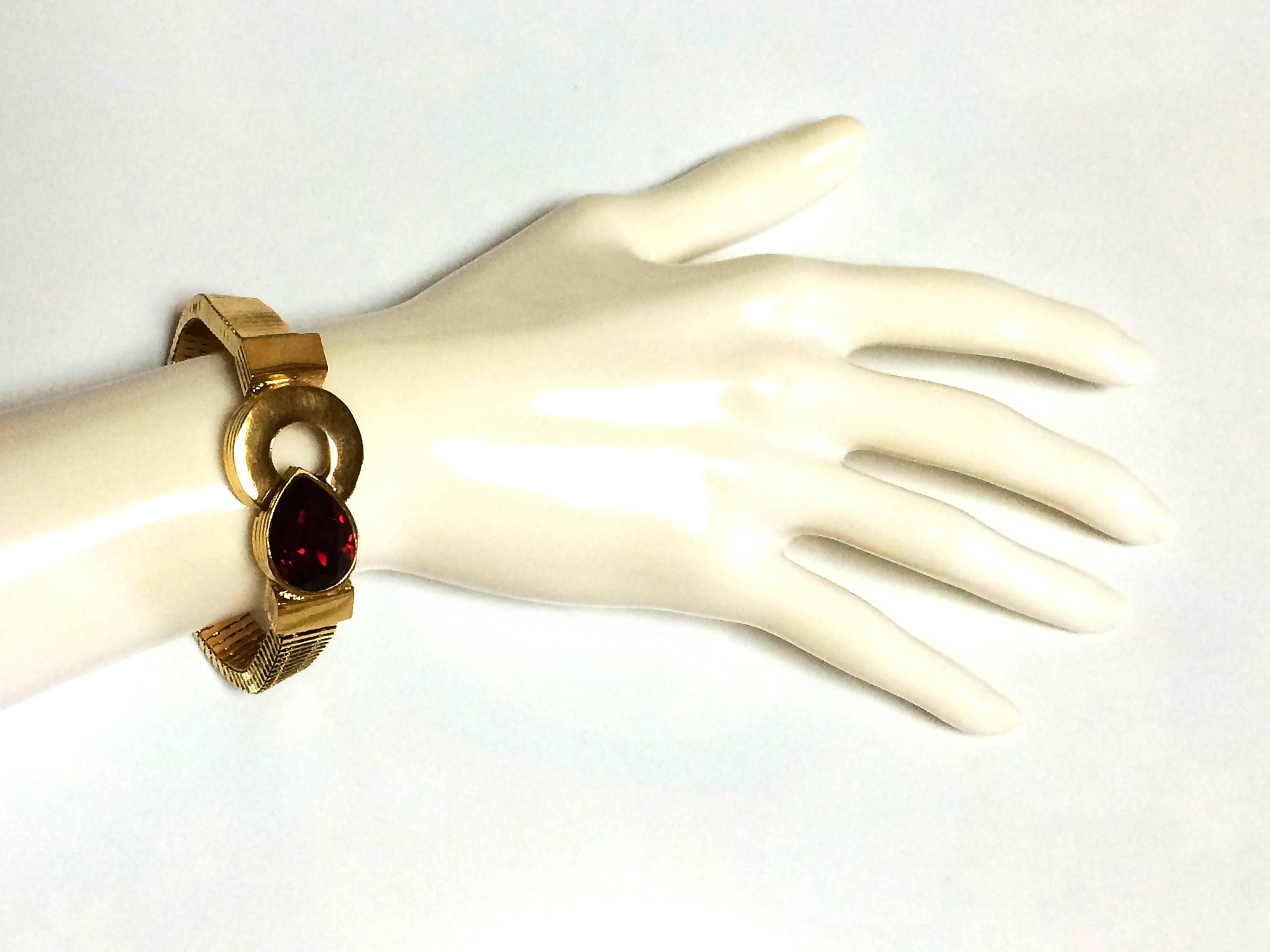 MINT. Vintage Givenchy golden flat chain bracelet with red Swarovski teardrop. 6