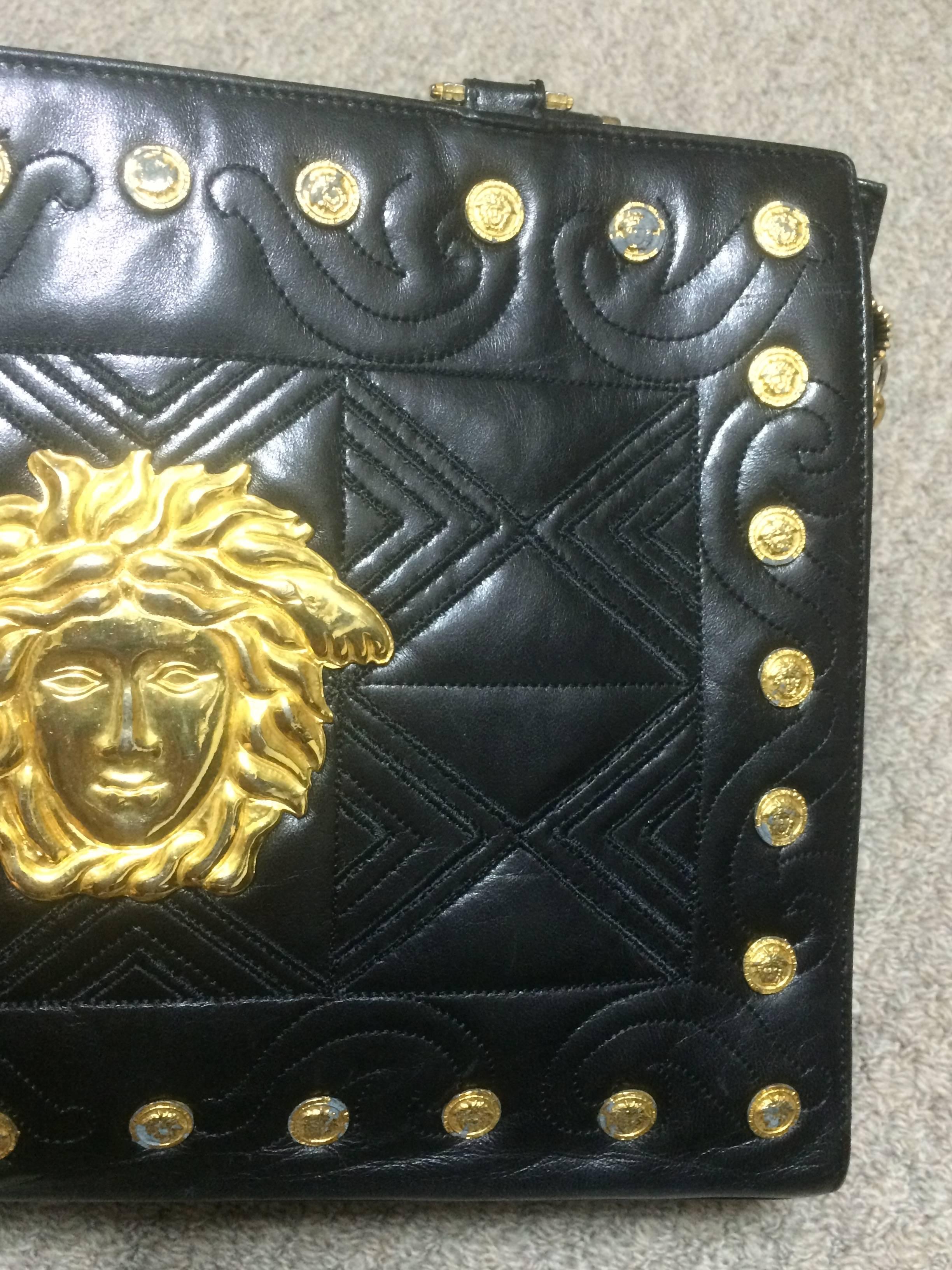 Vintage Gianni Versace black tote bag with golden medusa charms and handles. In Fair Condition In Kashiwa, Chiba