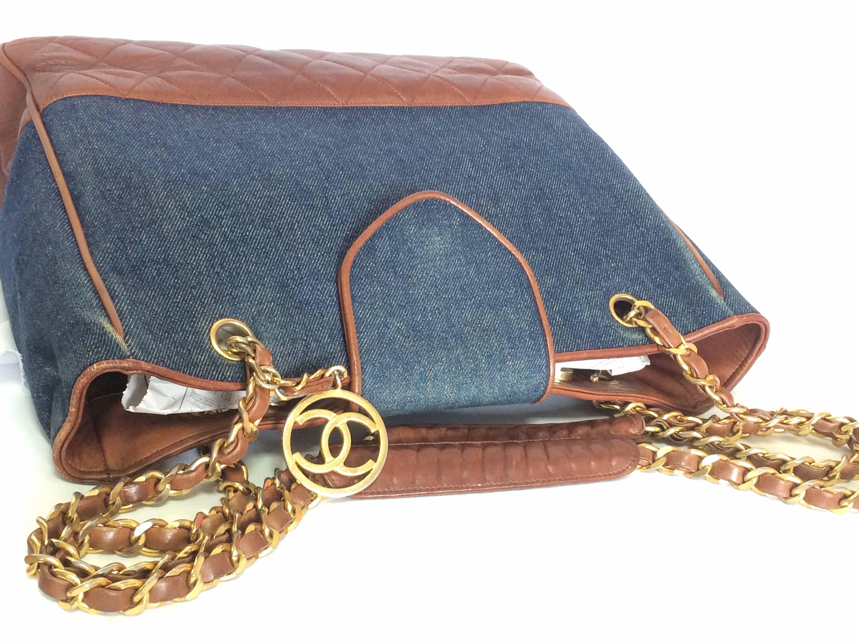 Vintage CHANEL blue jean denim and brown leather combi shoulder tote bag with cc For Sale 3