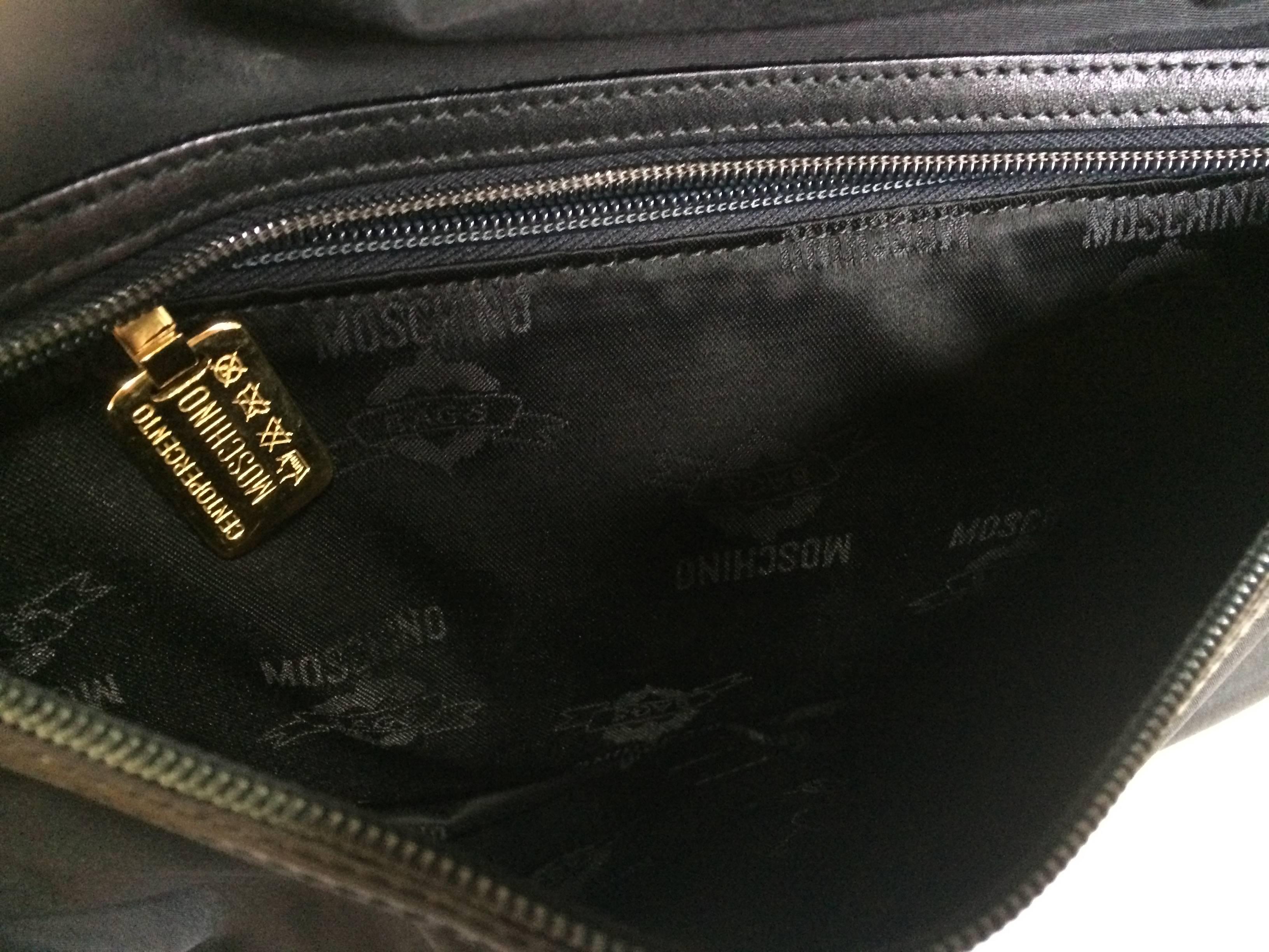 MINT. Vintage Moschino black nylon saumur messenger shoulder bag with leather For Sale 3