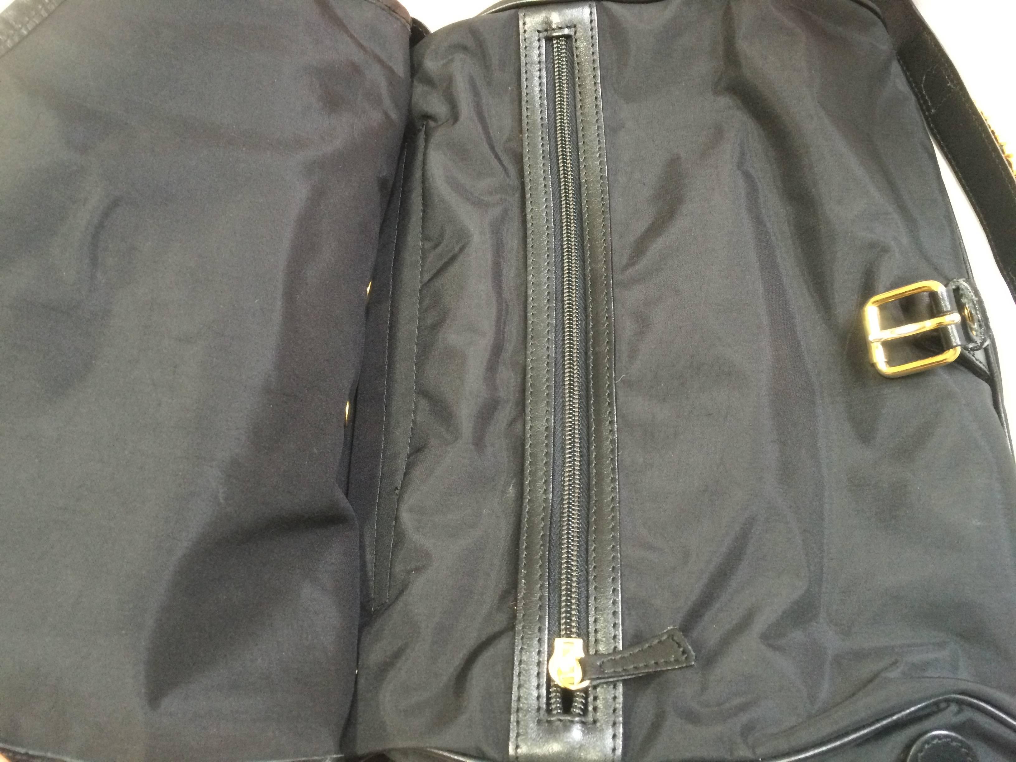 MINT. Vintage Moschino black nylon saumur messenger shoulder bag with leather For Sale 2