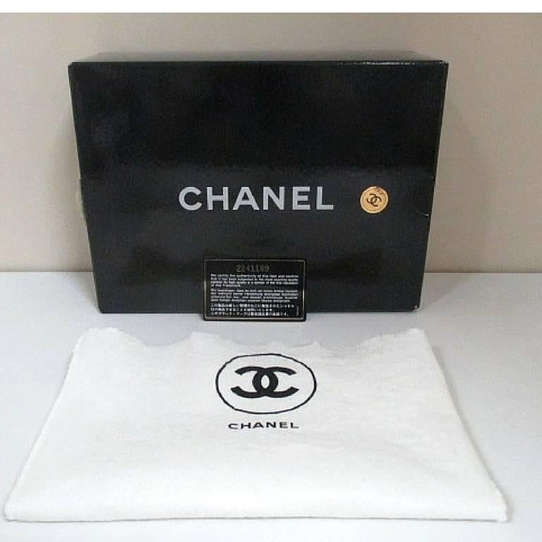 Vintage CHANEL classic double flap 2.55 chain shoulder bag with chevron stitch.  4